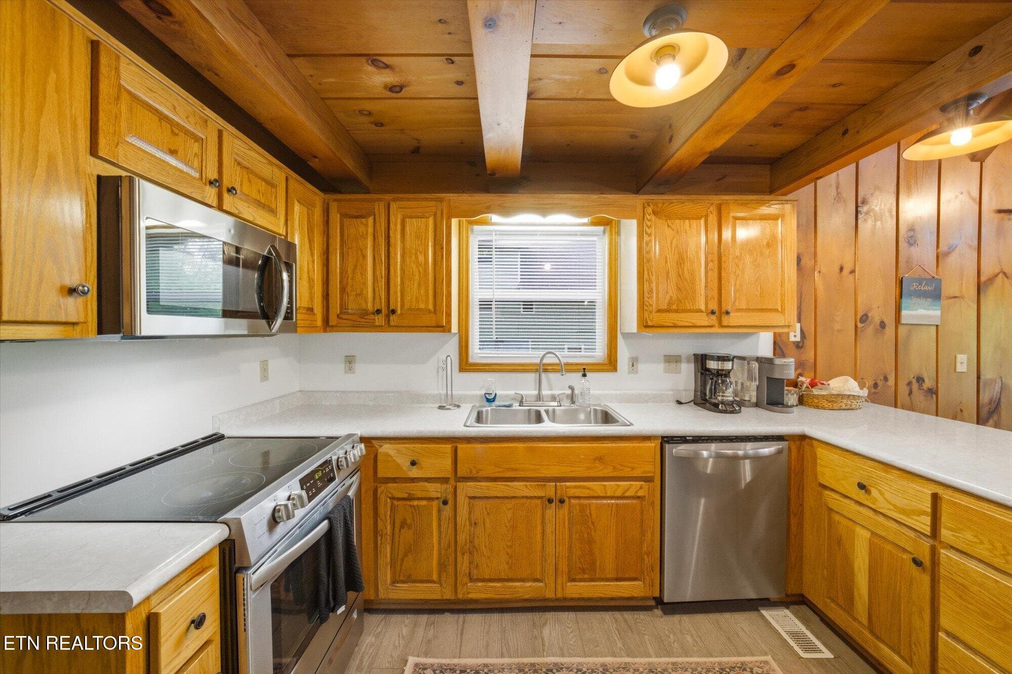 Pine Cabinetry and Stainless appliances - 123 Flat Lake Circle, Speedwell, TN 37870, Speedwell