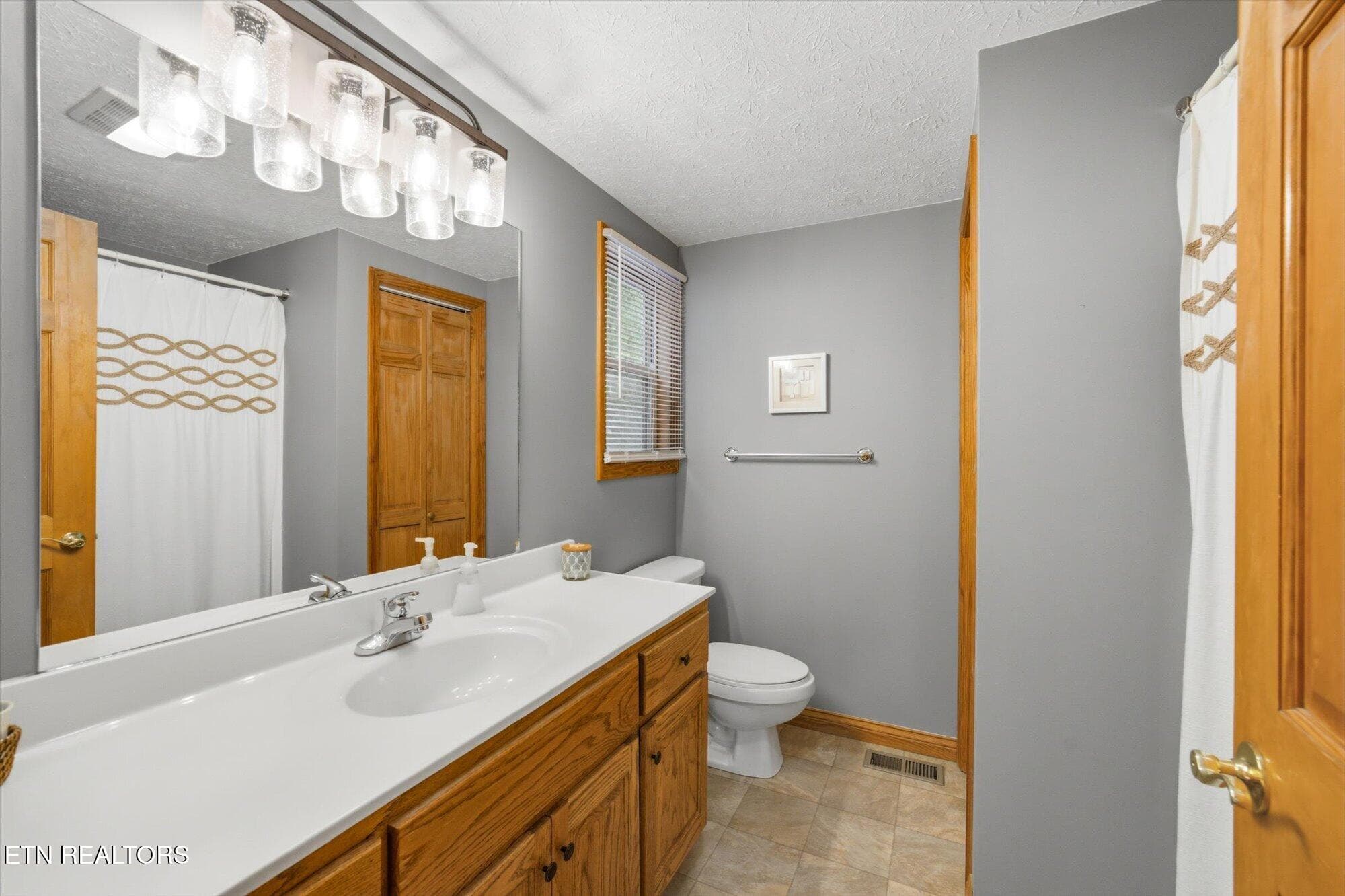 Primary bathroom - 123 Flat Lake Circle, Speedwell, TN 37870, Speedwell