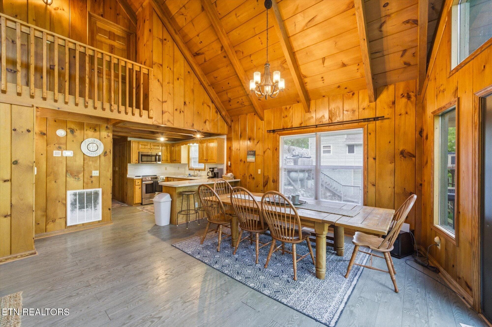 Ideal entertaining and dining - 123 Flat Lake Circle, Speedwell, TN 37870, Speedwell