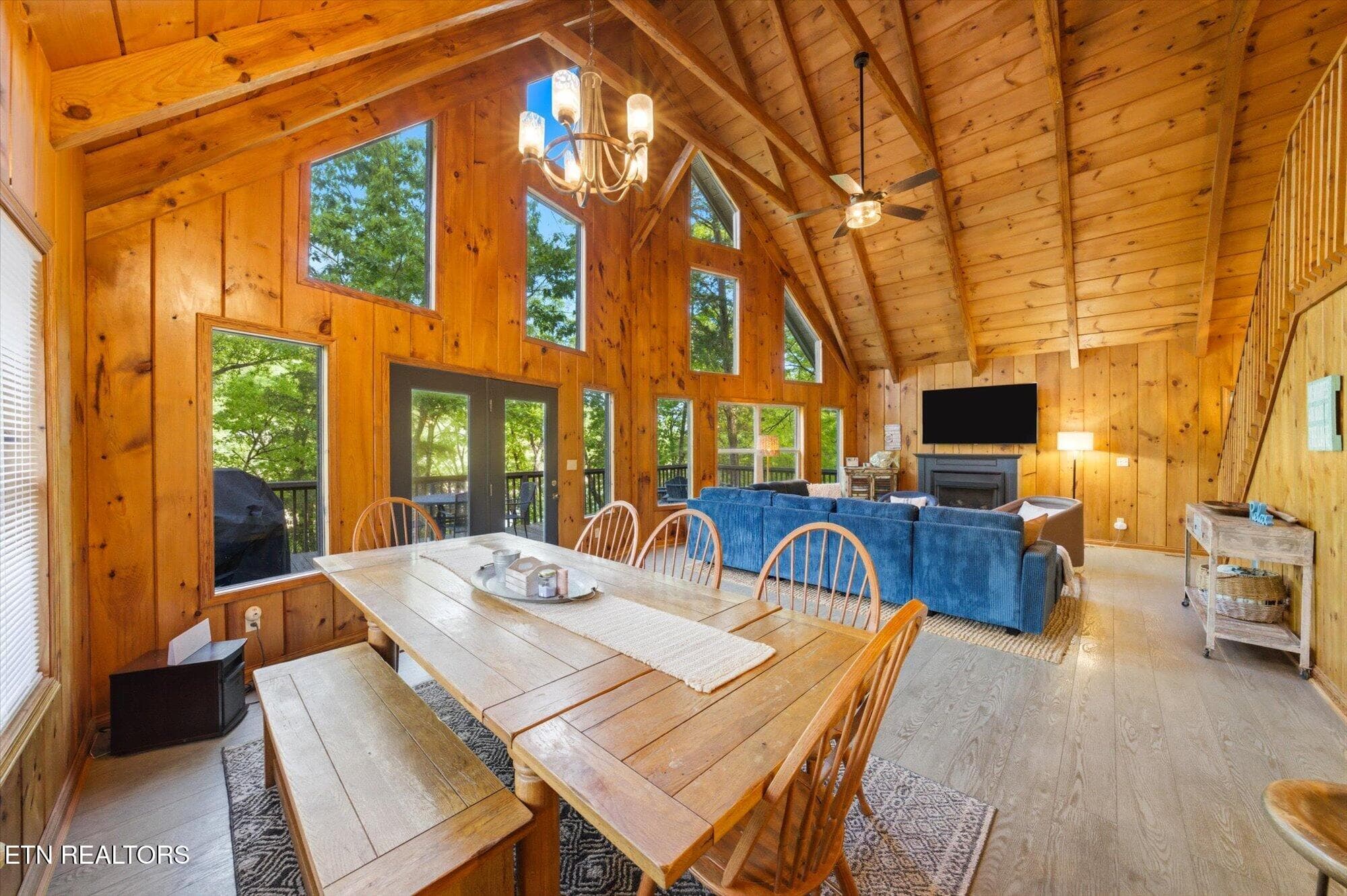 Natural light floods the great room - 123 Flat Lake Circle, Speedwell, TN 37870, Speedwell