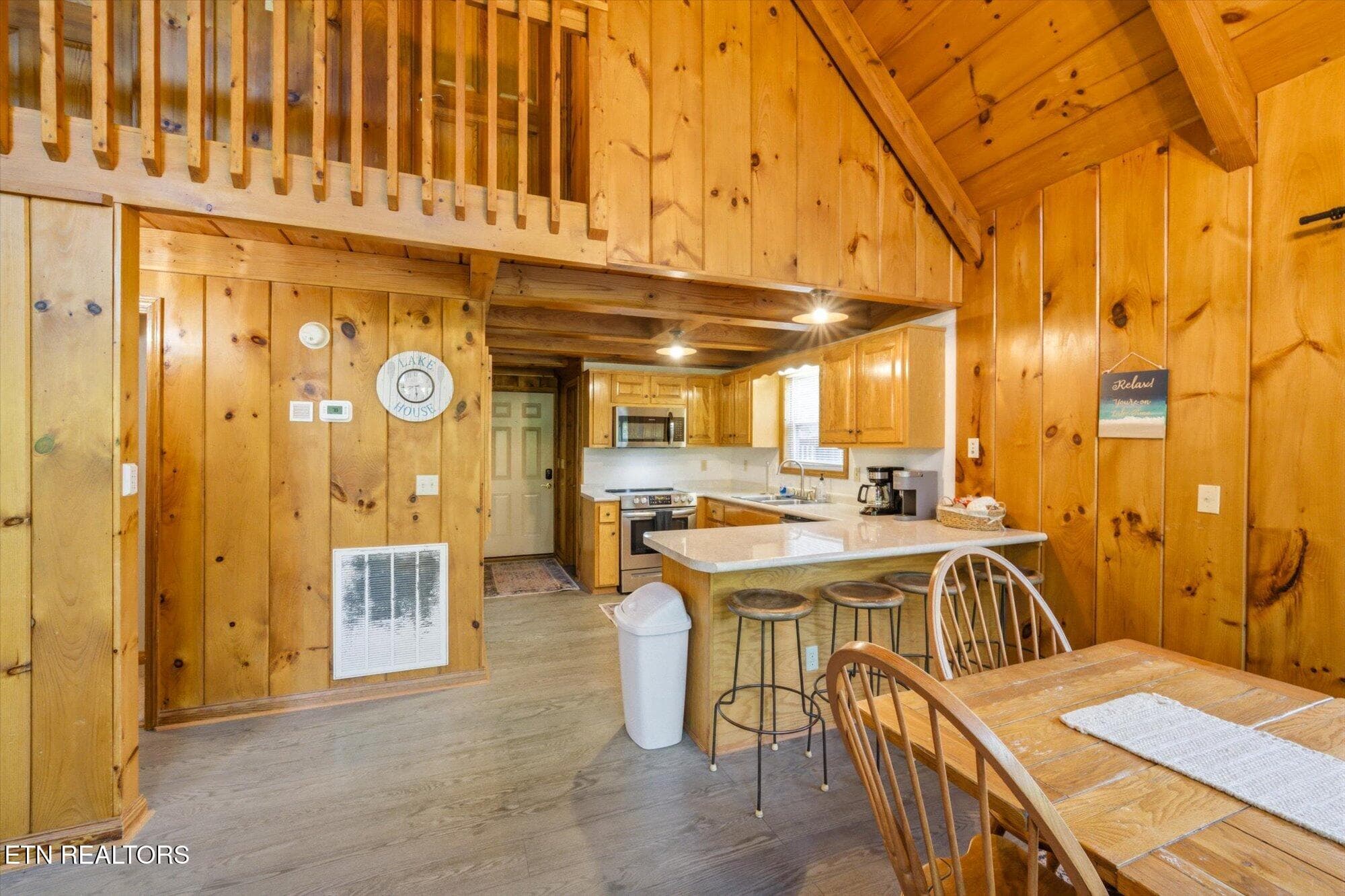Counter bar seating / serving - 123 Flat Lake Circle, Speedwell, TN 37870, Speedwell