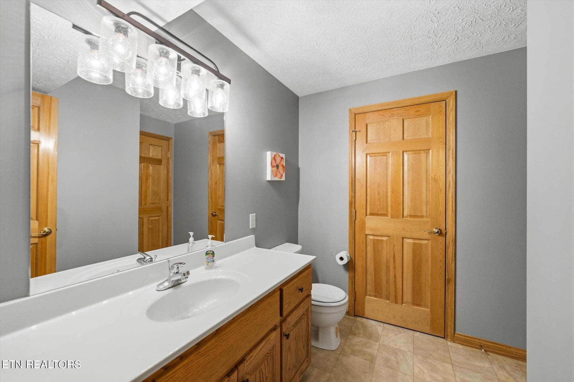 Full Bath adjoins bunk room - 123 Flat Lake Circle, Speedwell, TN 37870, Speedwell