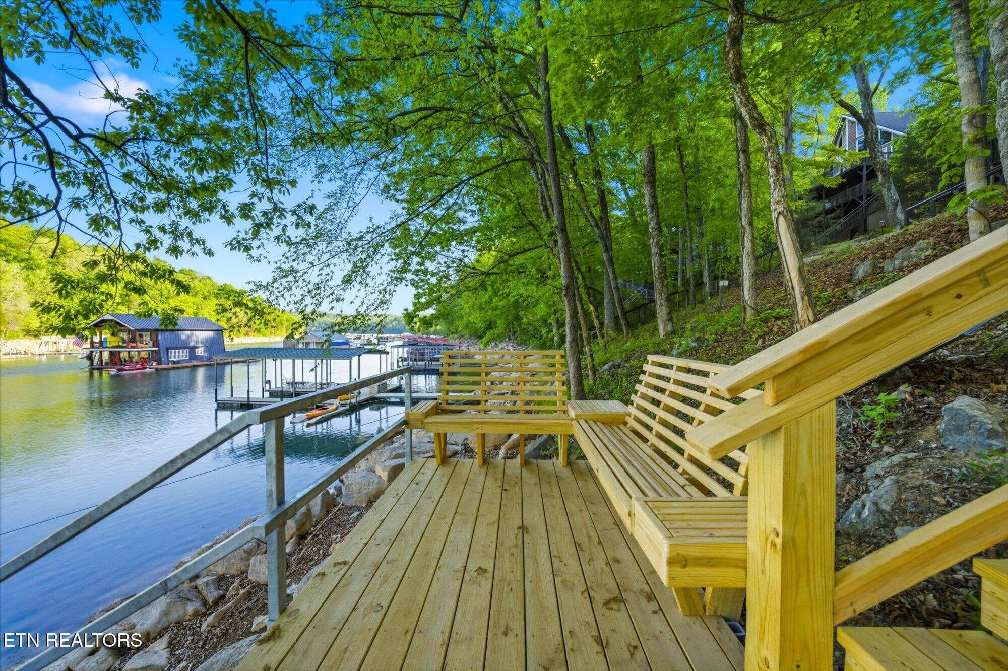 Built in seating by the lake - 123 Flat Lake Circle, Speedwell, TN 37870, Speedwell