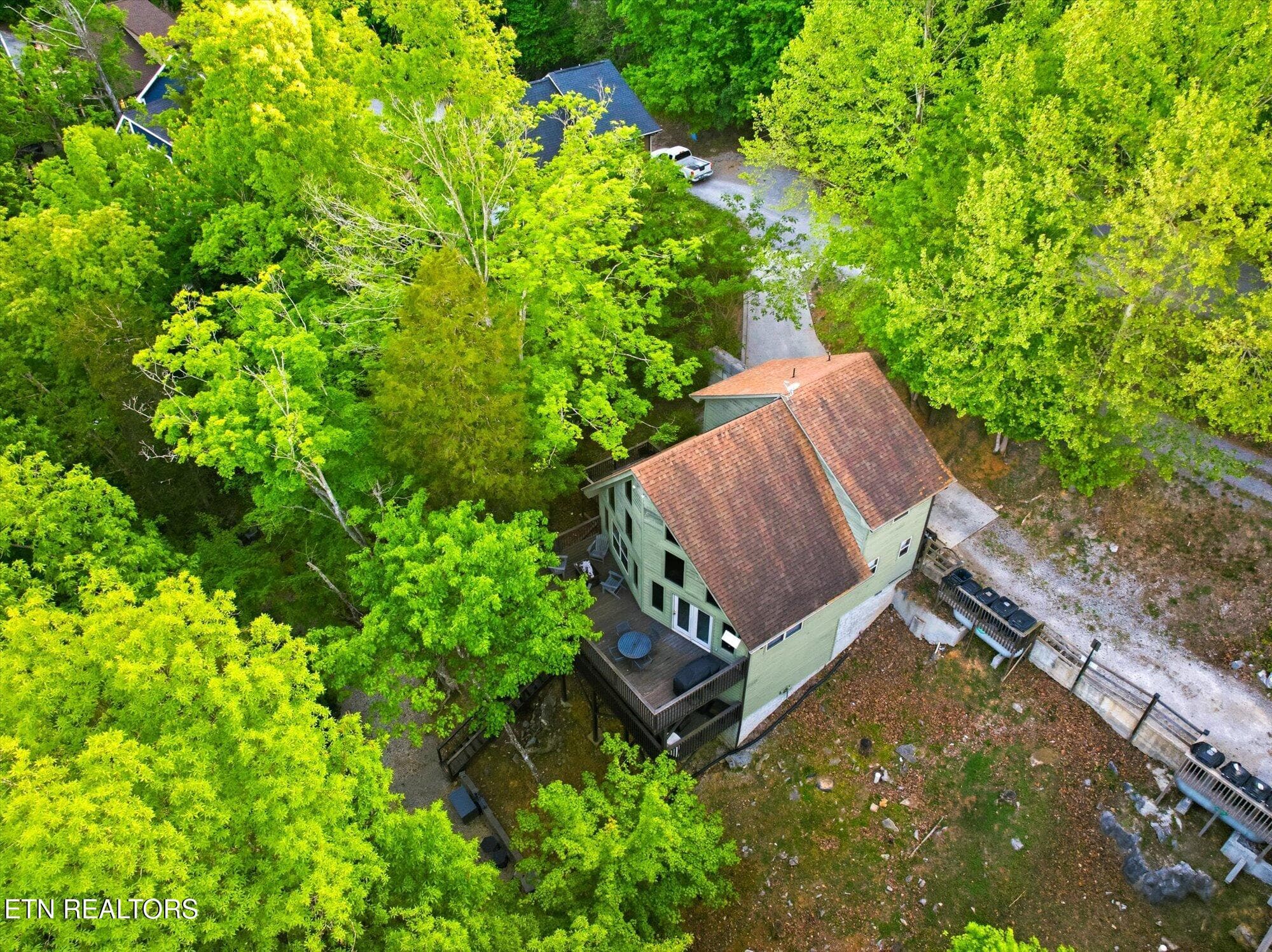 plenty of parking - 123 Flat Lake Circle, Speedwell, TN 37870, Speedwell