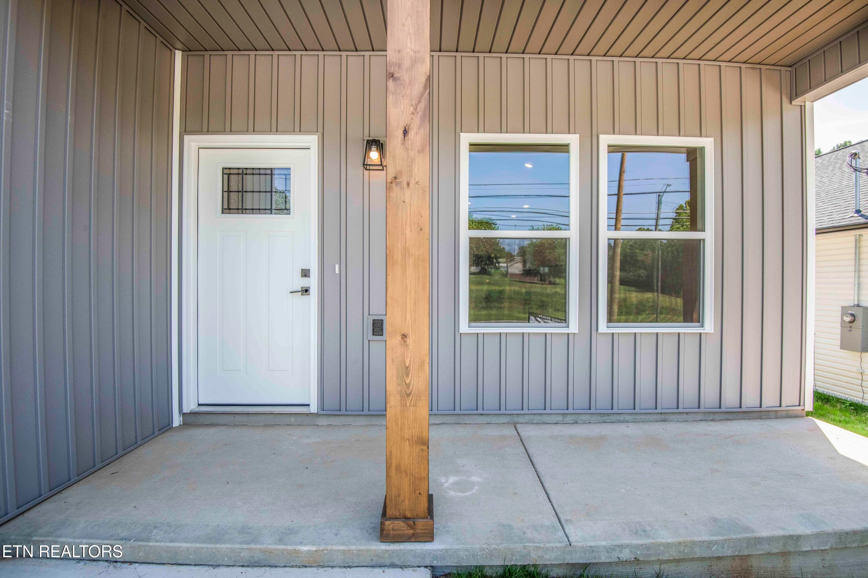 Covered Front Porch - 2008 Woods-Smith Rd, Knoxville, TN 37921, Knoxville