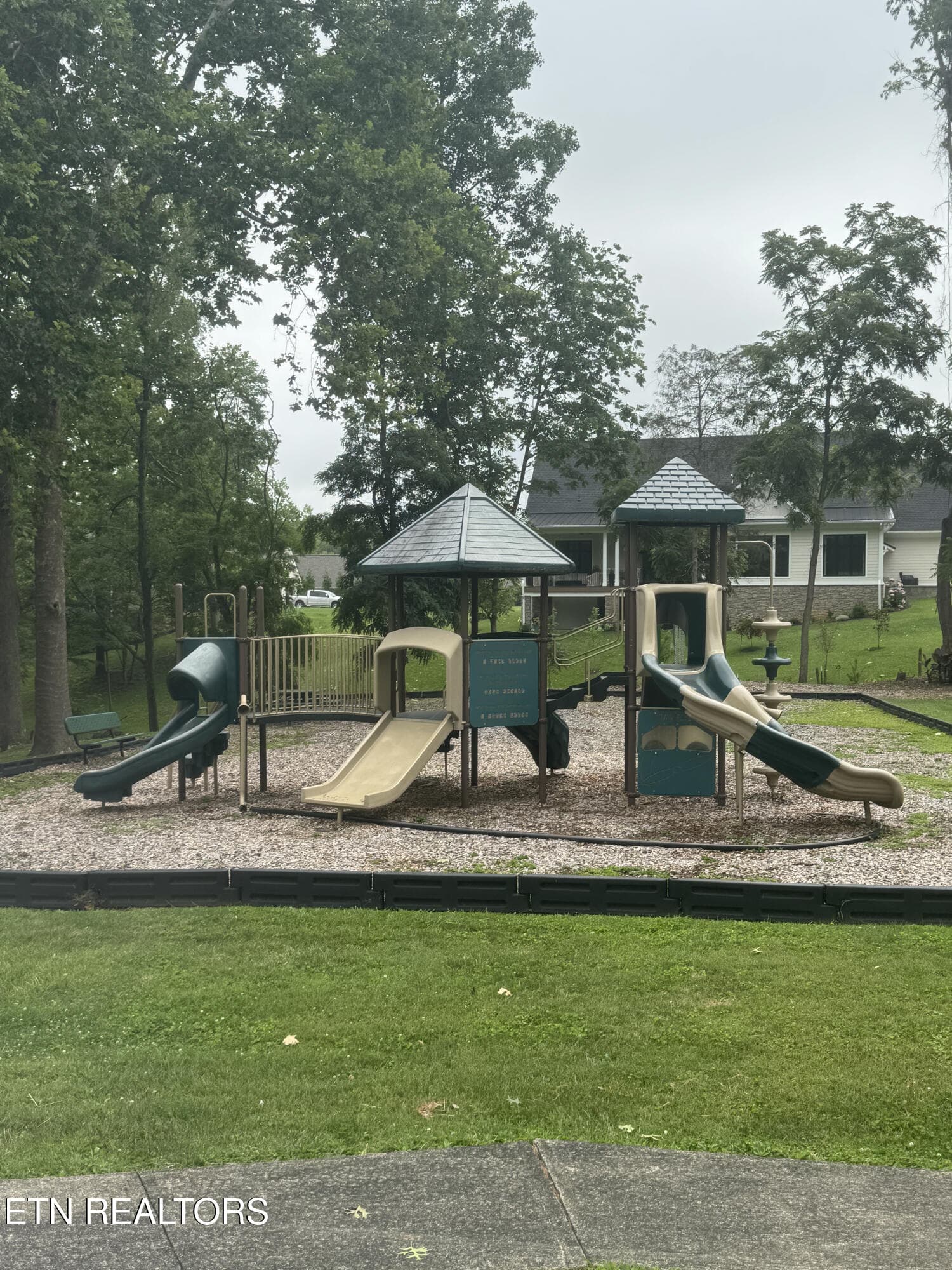 24) 73724-6a42ccd0ace43 - 34 Whitehall, Bristol, TN 37620