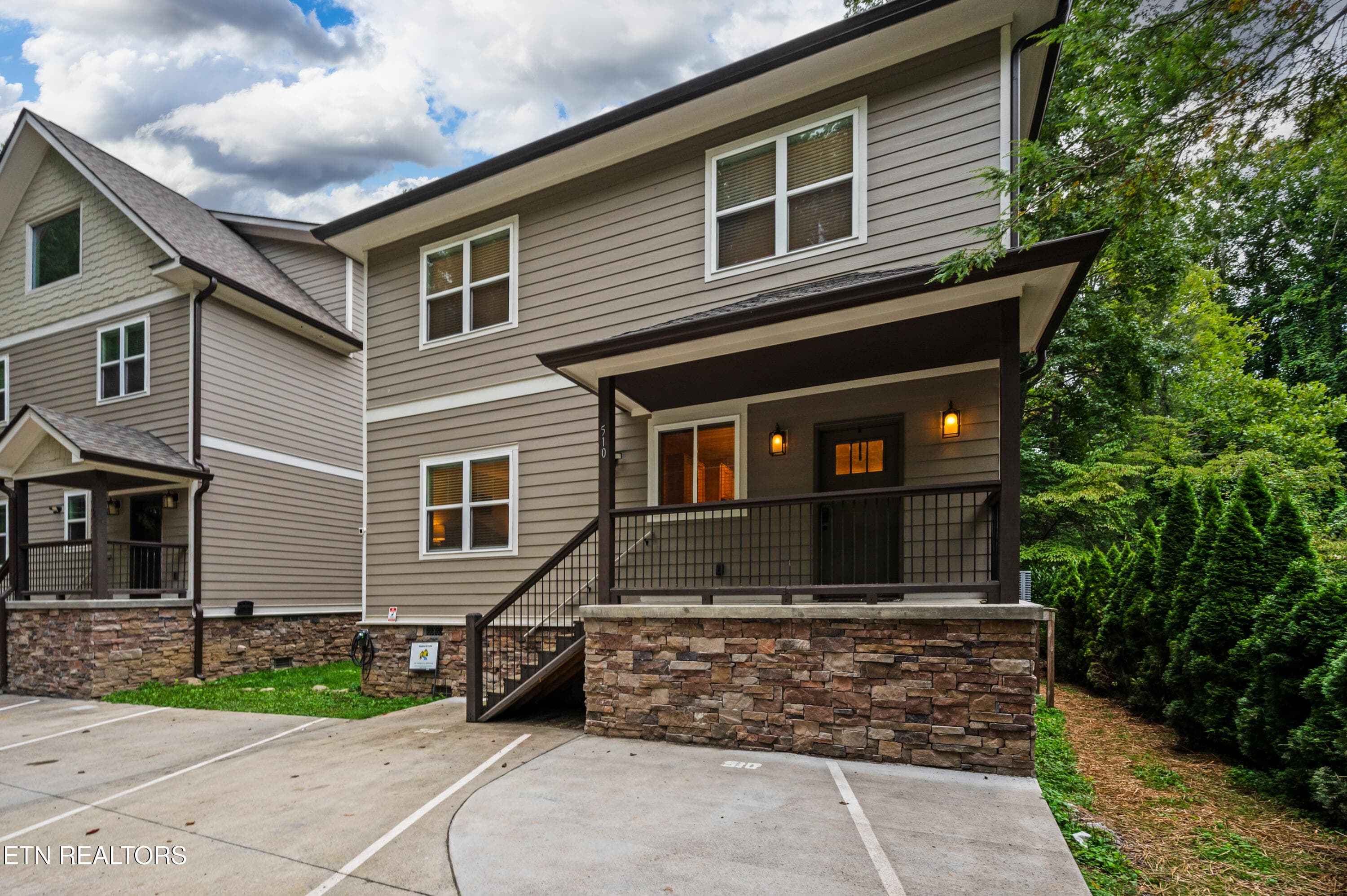 510 HMLK B Entrance Cabin - 510 Hemlock St, Gatlinburg, TN 37738, Gatlinburg