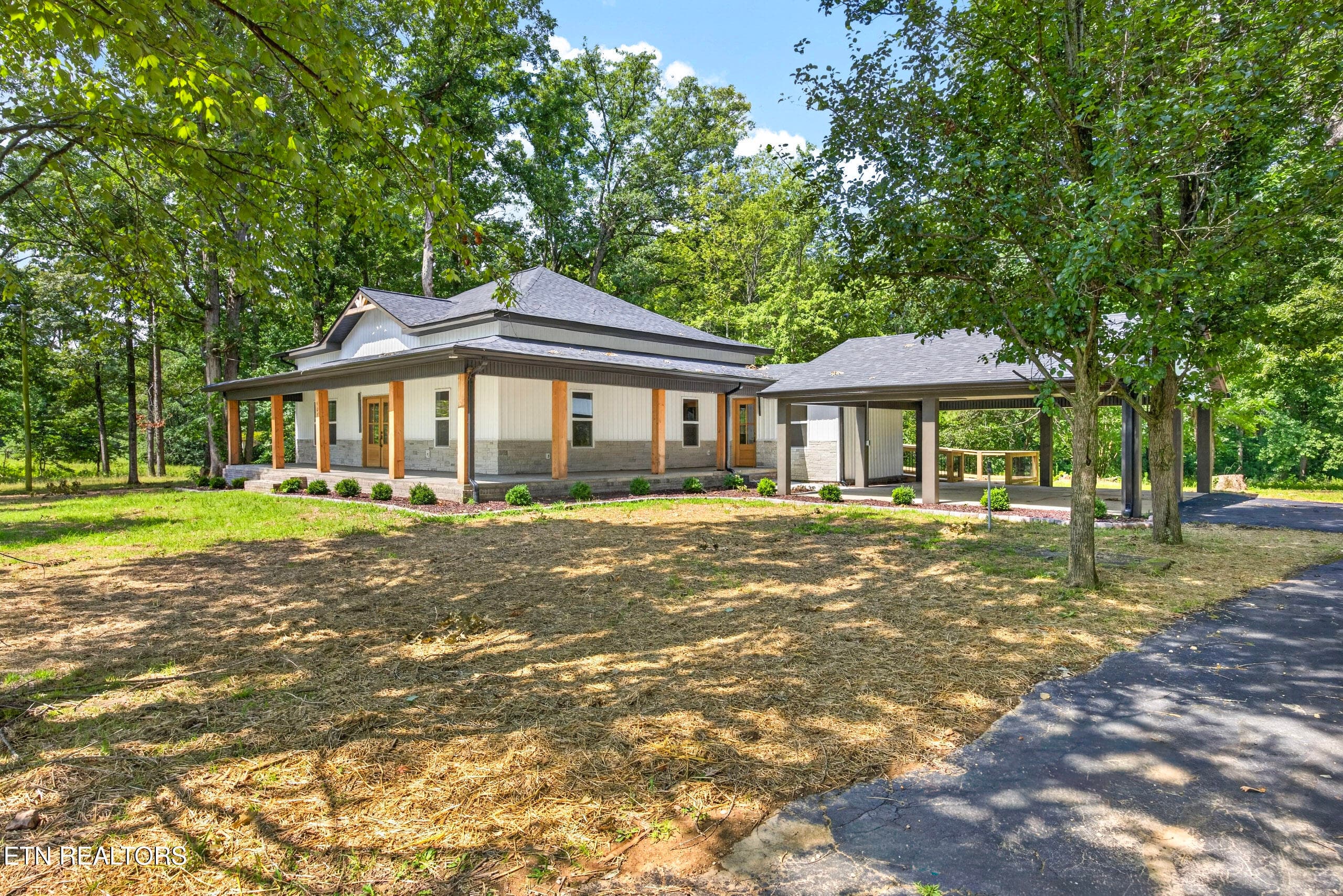 909 Hawkins Crawford Rd, Cookeville, TN 38501