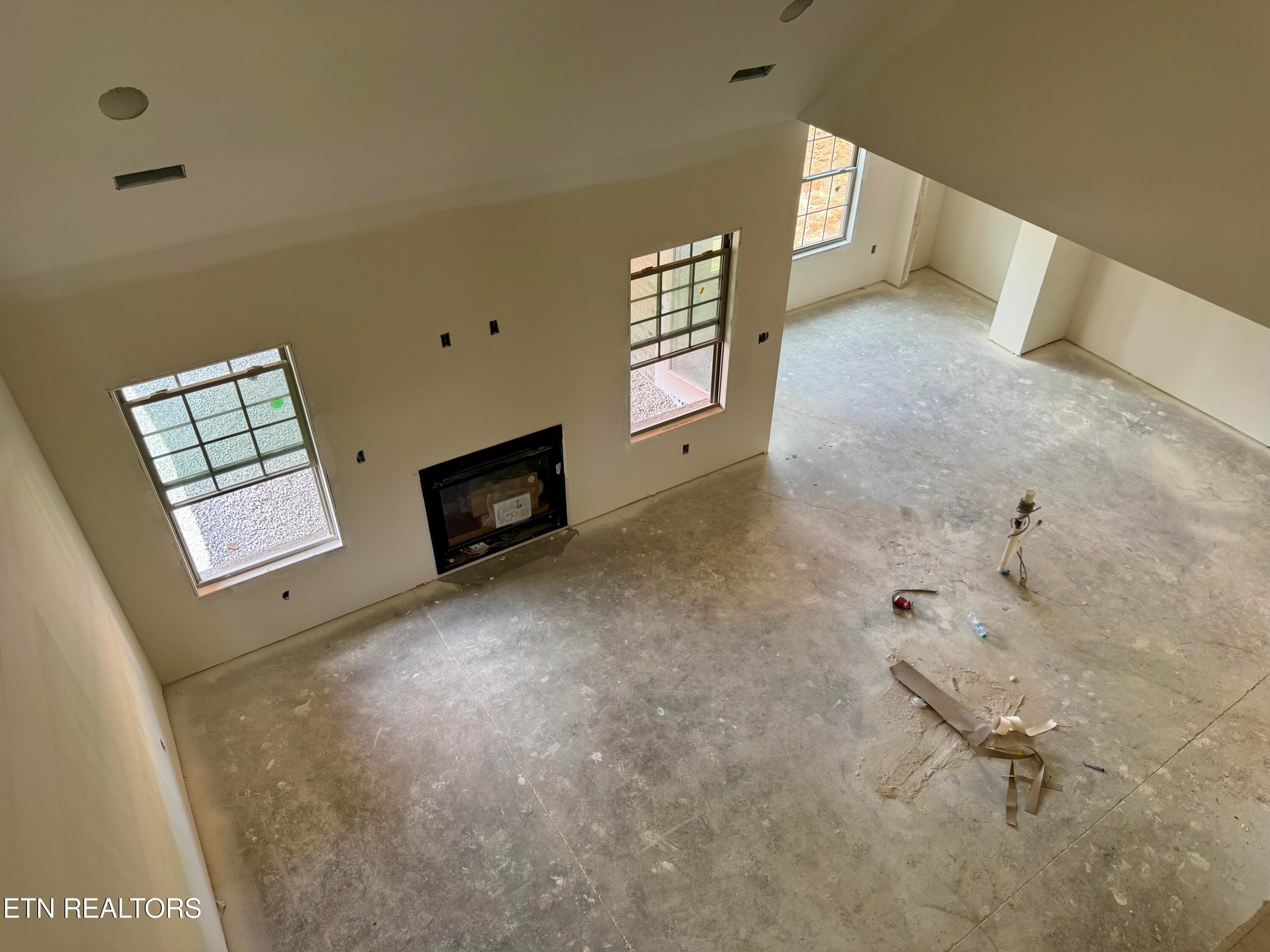 Great Room w/ Vaulted Ceiling - 8861 Dancing Bear Lane, Knoxville, TN 37923, Knoxville