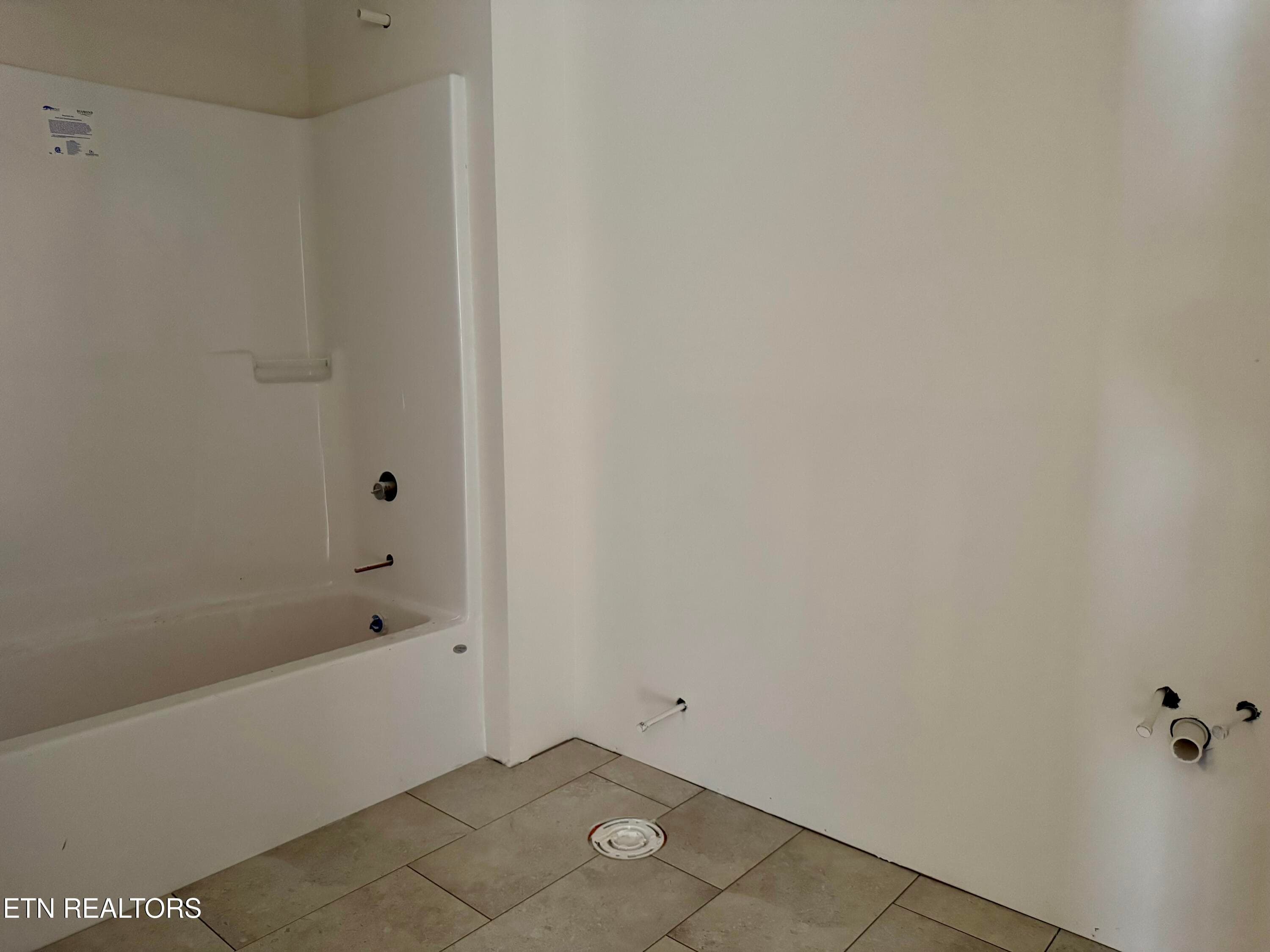 Hall Bathroom - 8861 Dancing Bear Lane, Knoxville, TN 37923, Knoxville