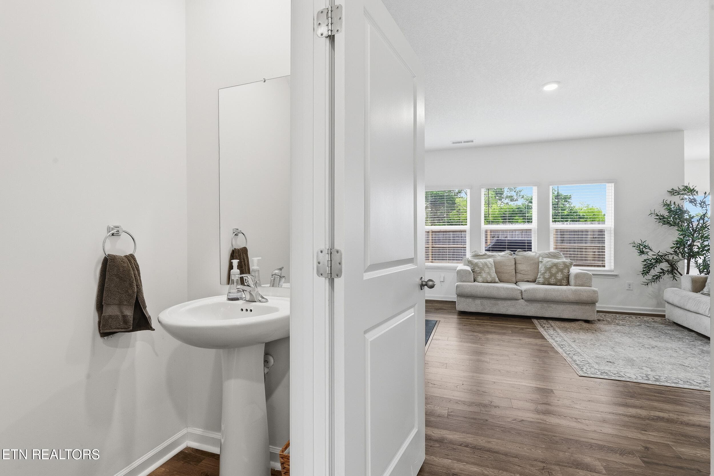 Main Level Powder Room - 12330 Hatmaker Lane, Knoxville, TN 37932