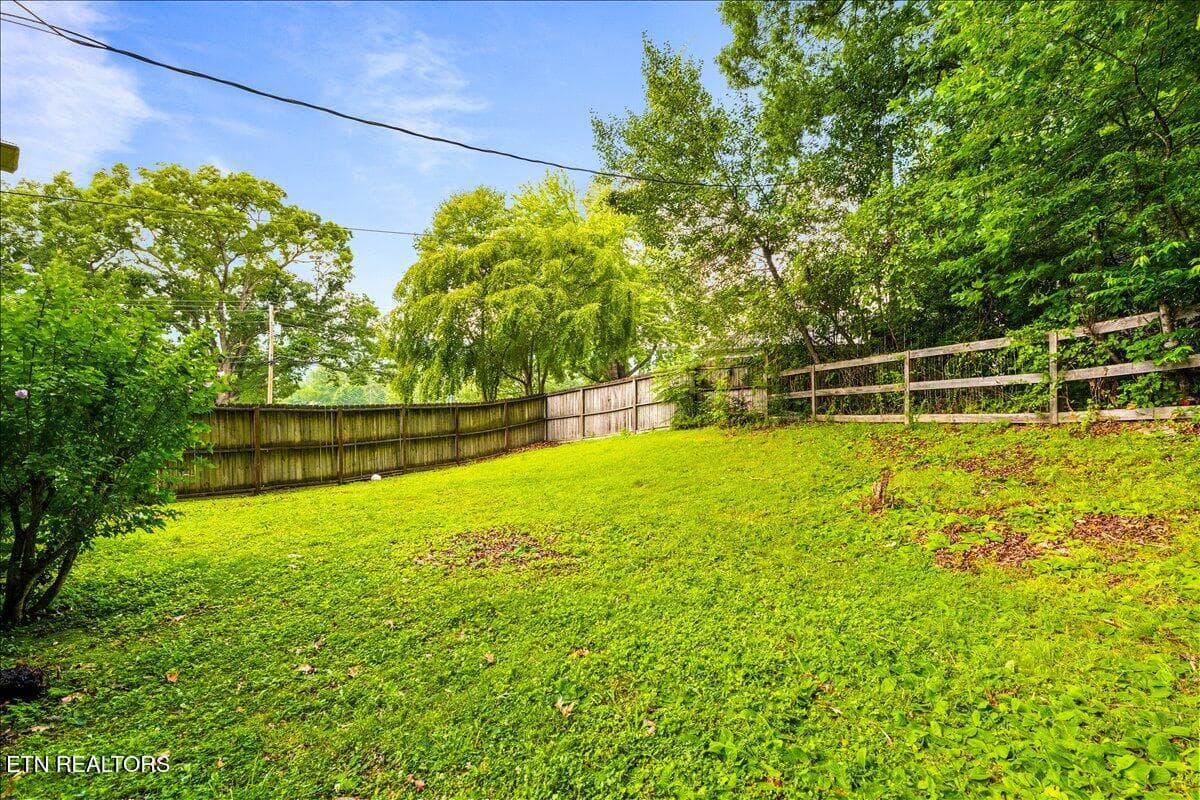 45-227 Fairway Dr - 227 Fairway Drive, LaFollette, TN 37766, LaFollette
