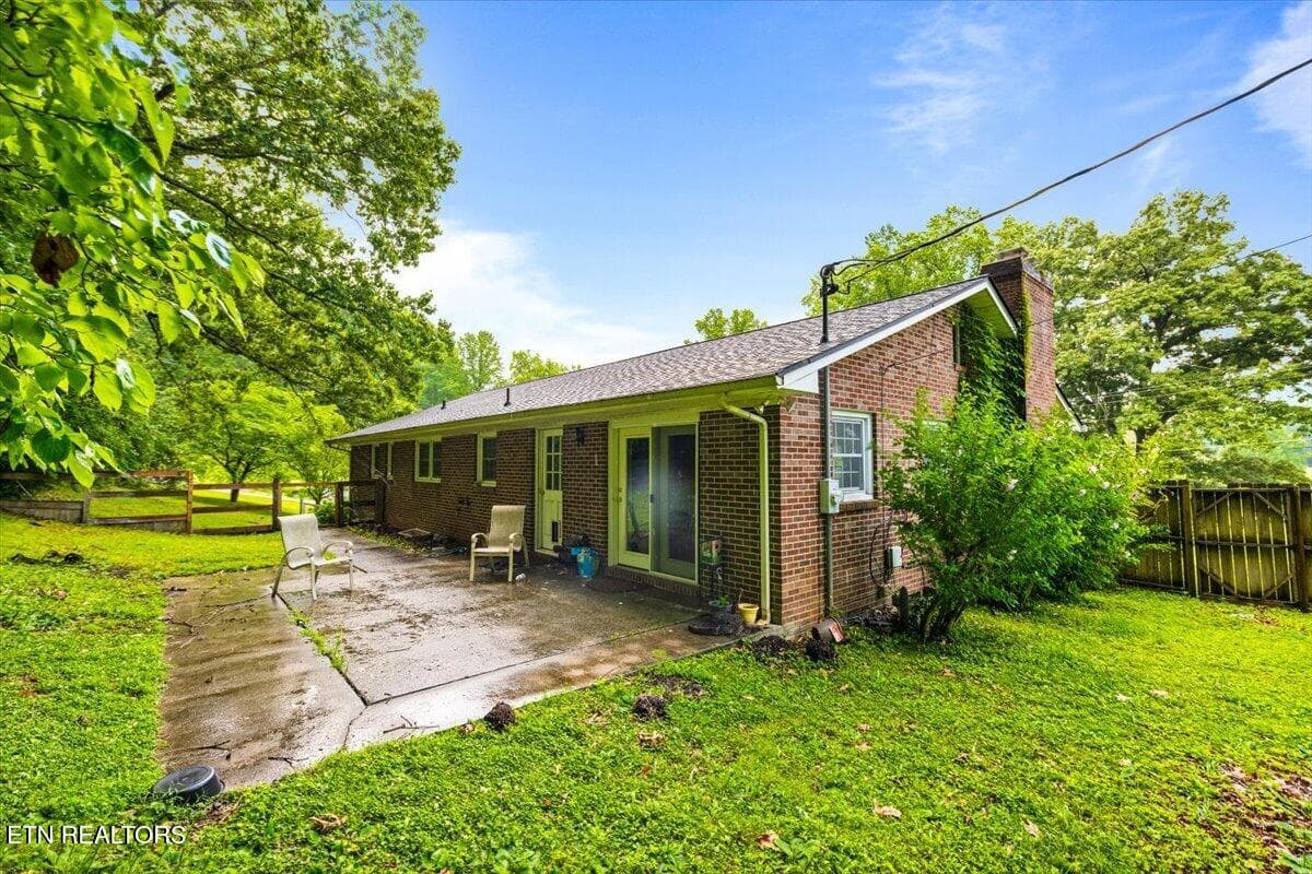 46-227 Fairway Dr - 227 Fairway Drive, LaFollette, TN 37766, LaFollette