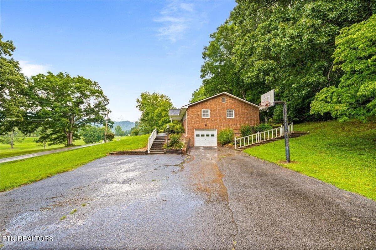 48-227 Fairway Dr - 227 Fairway Drive, LaFollette, TN 37766, LaFollette