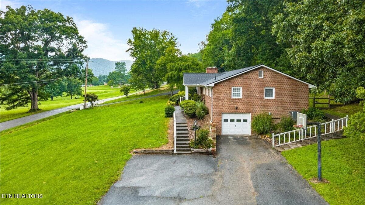02-227 Fairway Dr - 227 Fairway Drive, LaFollette, TN 37766, LaFollette