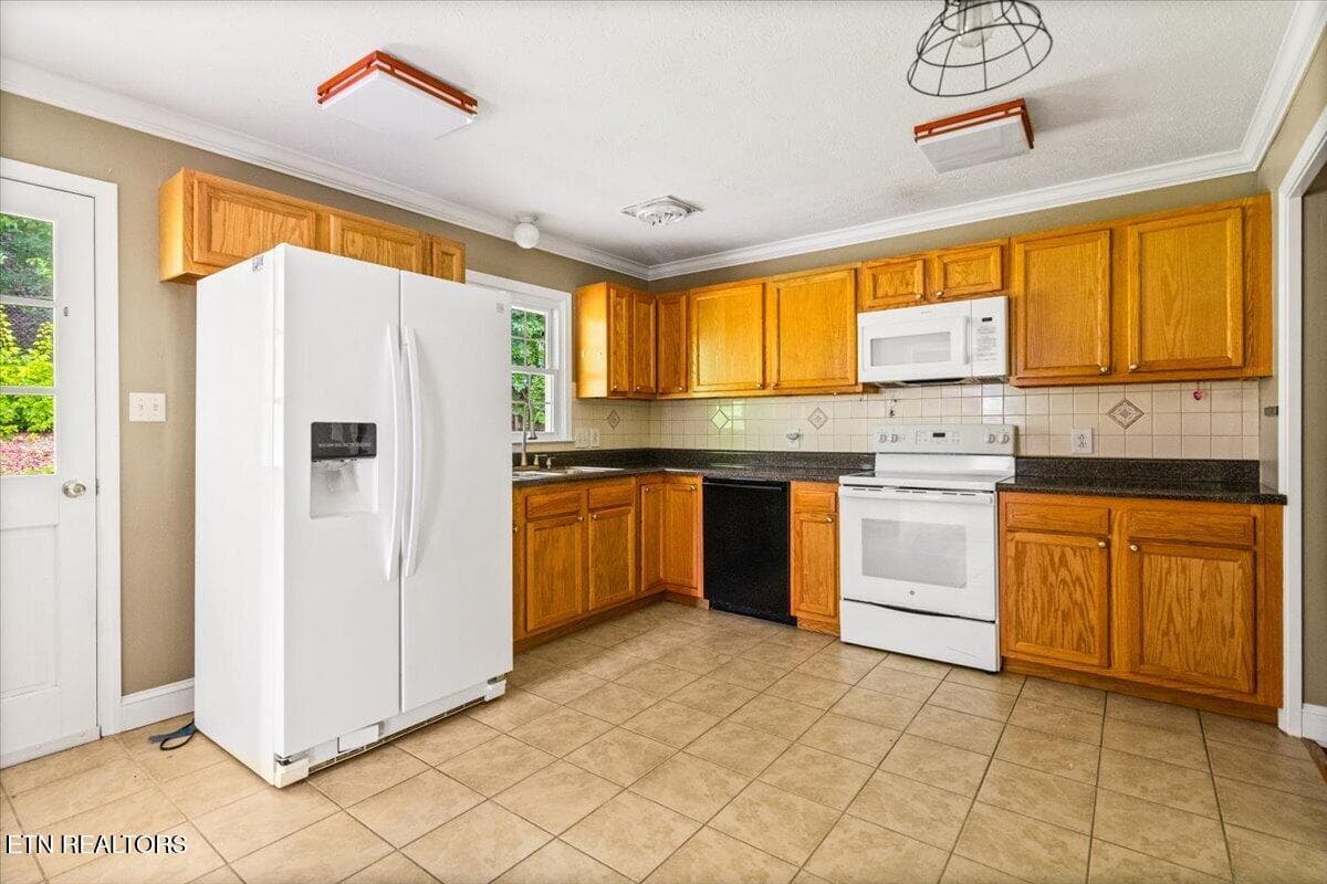 17-227 Fairway Dr - 227 Fairway Drive, LaFollette, TN 37766, LaFollette