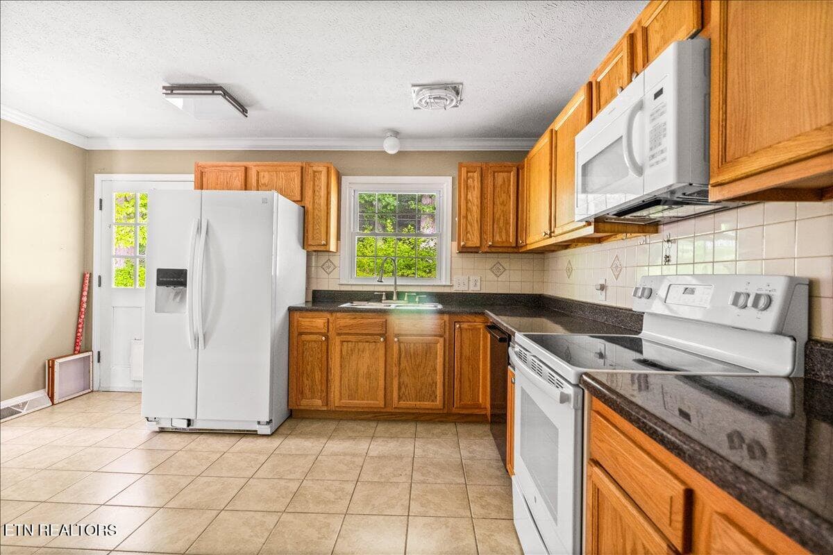 18-227 Fairway Dr - 227 Fairway Drive, LaFollette, TN 37766, LaFollette