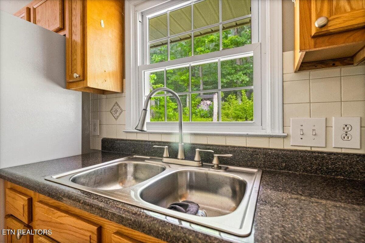 20-227 Fairway Dr - 227 Fairway Drive, LaFollette, TN 37766, LaFollette