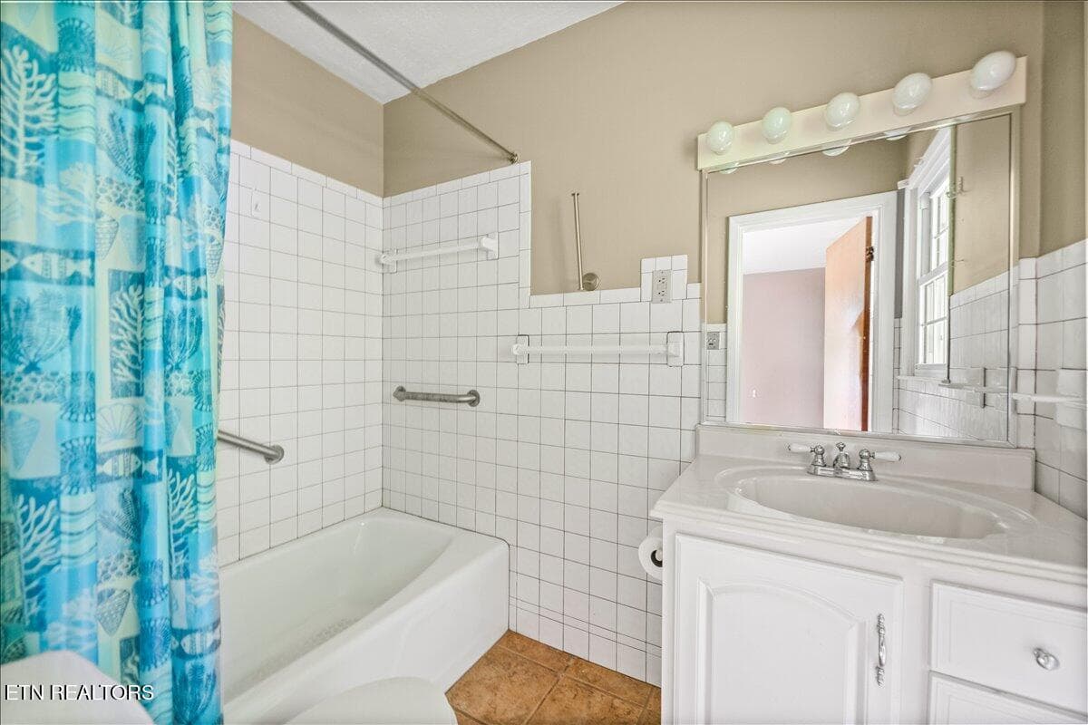 26-227 Fairway Dr - 227 Fairway Drive, LaFollette, TN 37766, LaFollette