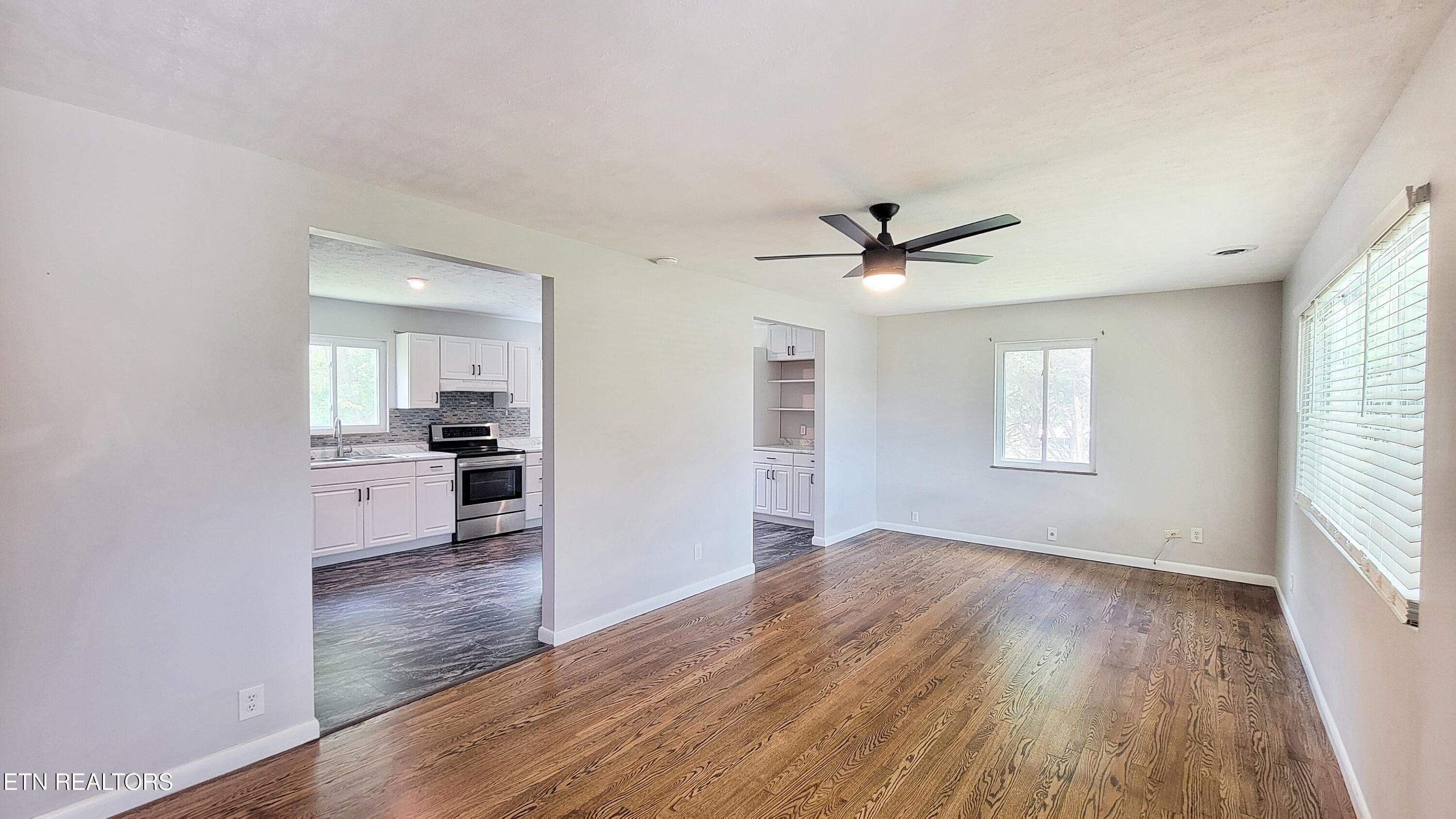 LIVING ROOM SITELINE AT ENTRY - 5501 Kenbrook Lane, Knoxville, TN 37921, Knoxville