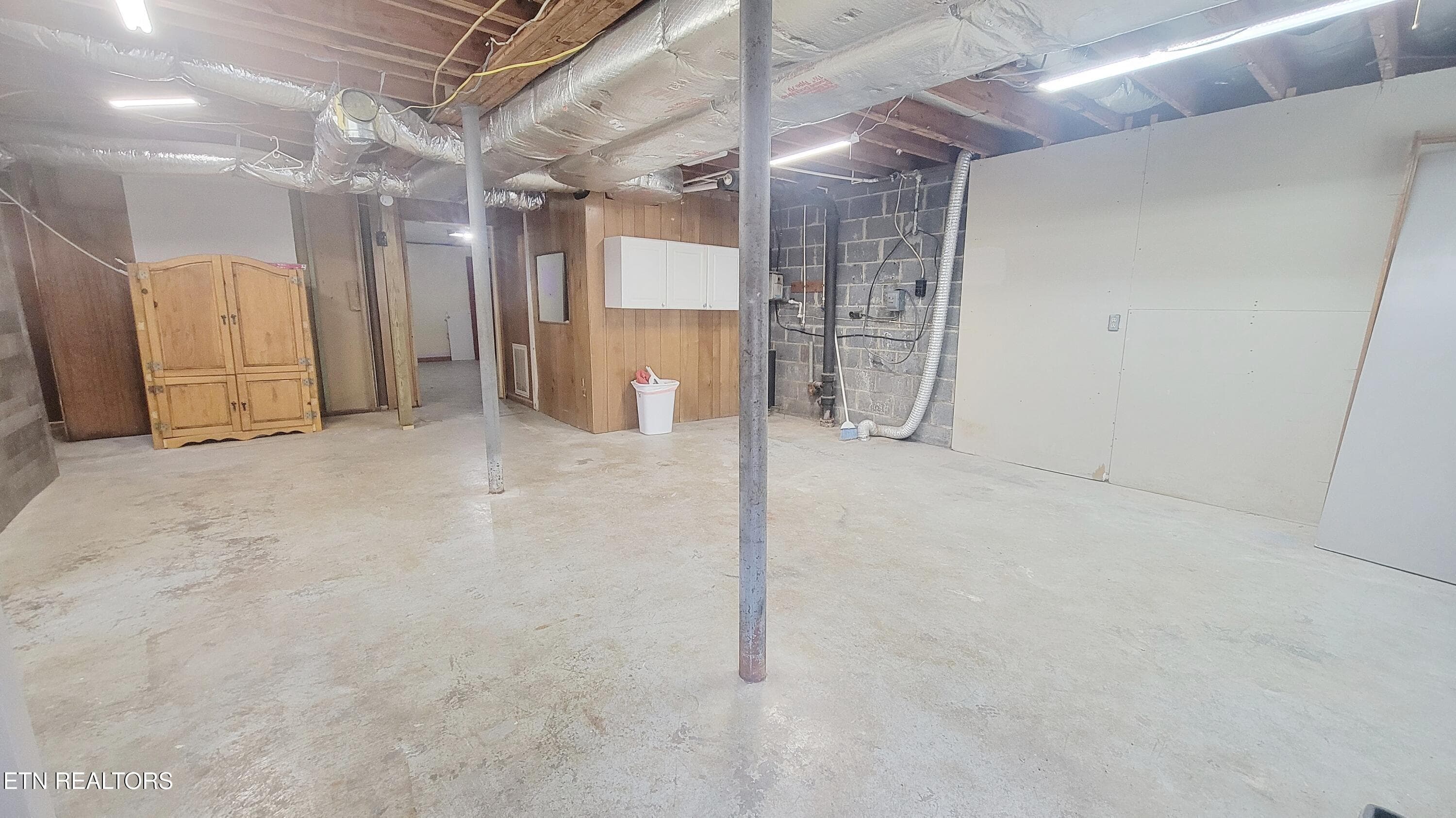 BASEMENT GARAGE & LAUNDRY - 5501 Kenbrook Lane, Knoxville, TN 37921, Knoxville