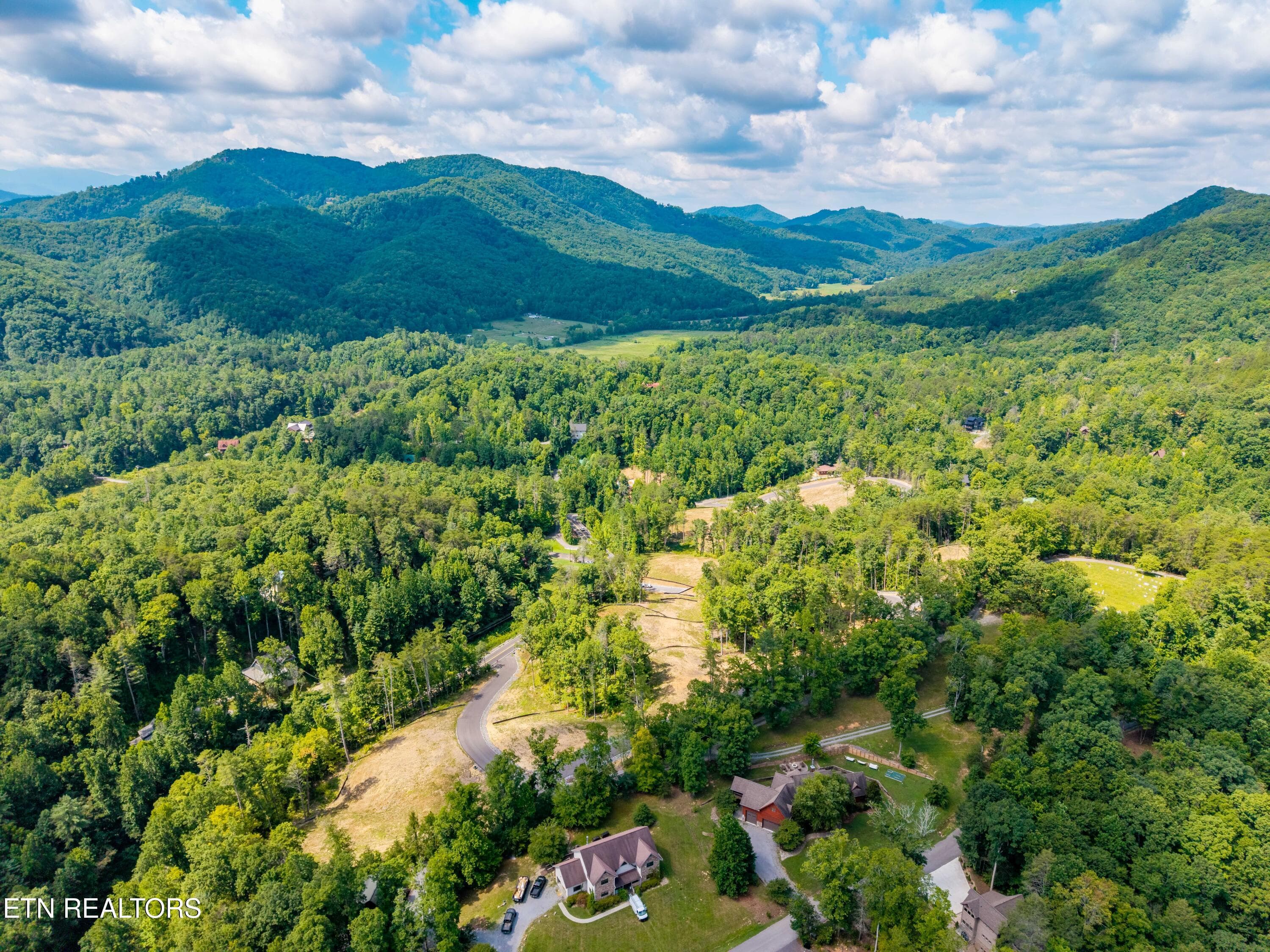 FranklinGrove-126 - Waldens Creek Rd, Sevierville, TN 37862