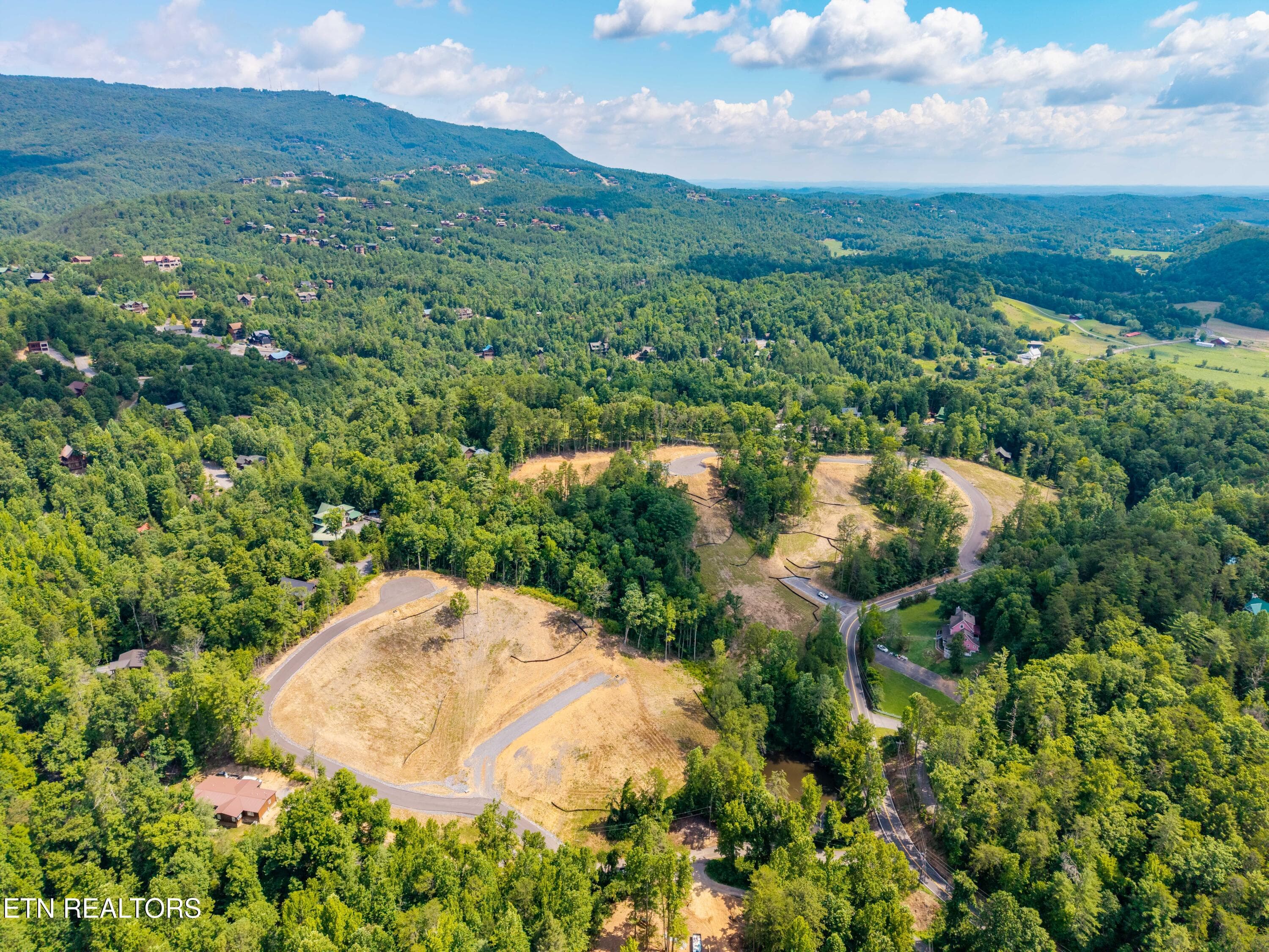 FranklinGrove-137 - Waldens Creek Rd, Sevierville, TN 37862
