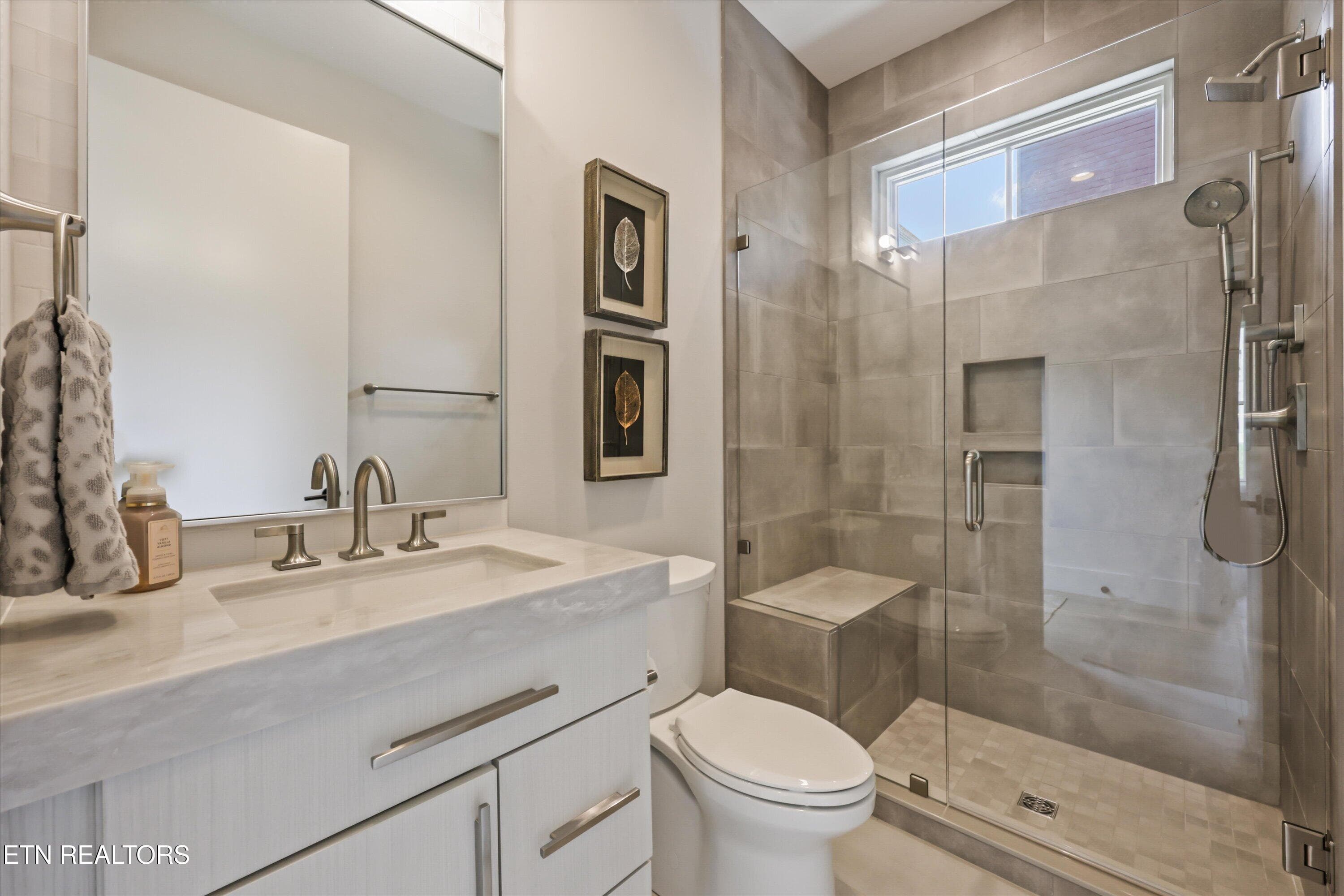 Guest House Bathroom - 9437 Horizon Drive, Knoxville, TN 37922, Knoxville