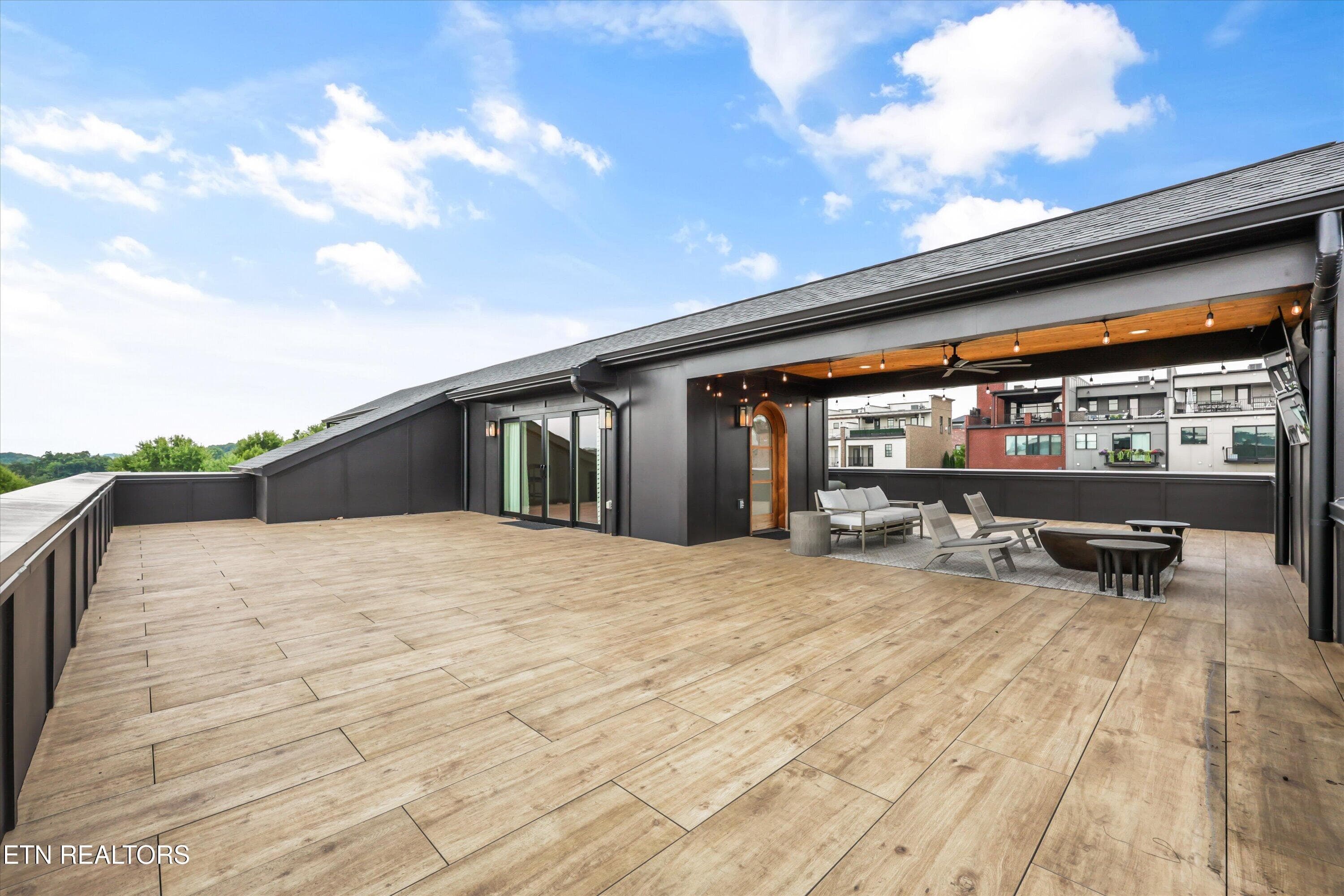 Third Level nearly 360 Rootop - 9437 Horizon Drive, Knoxville, TN 37922, Knoxville