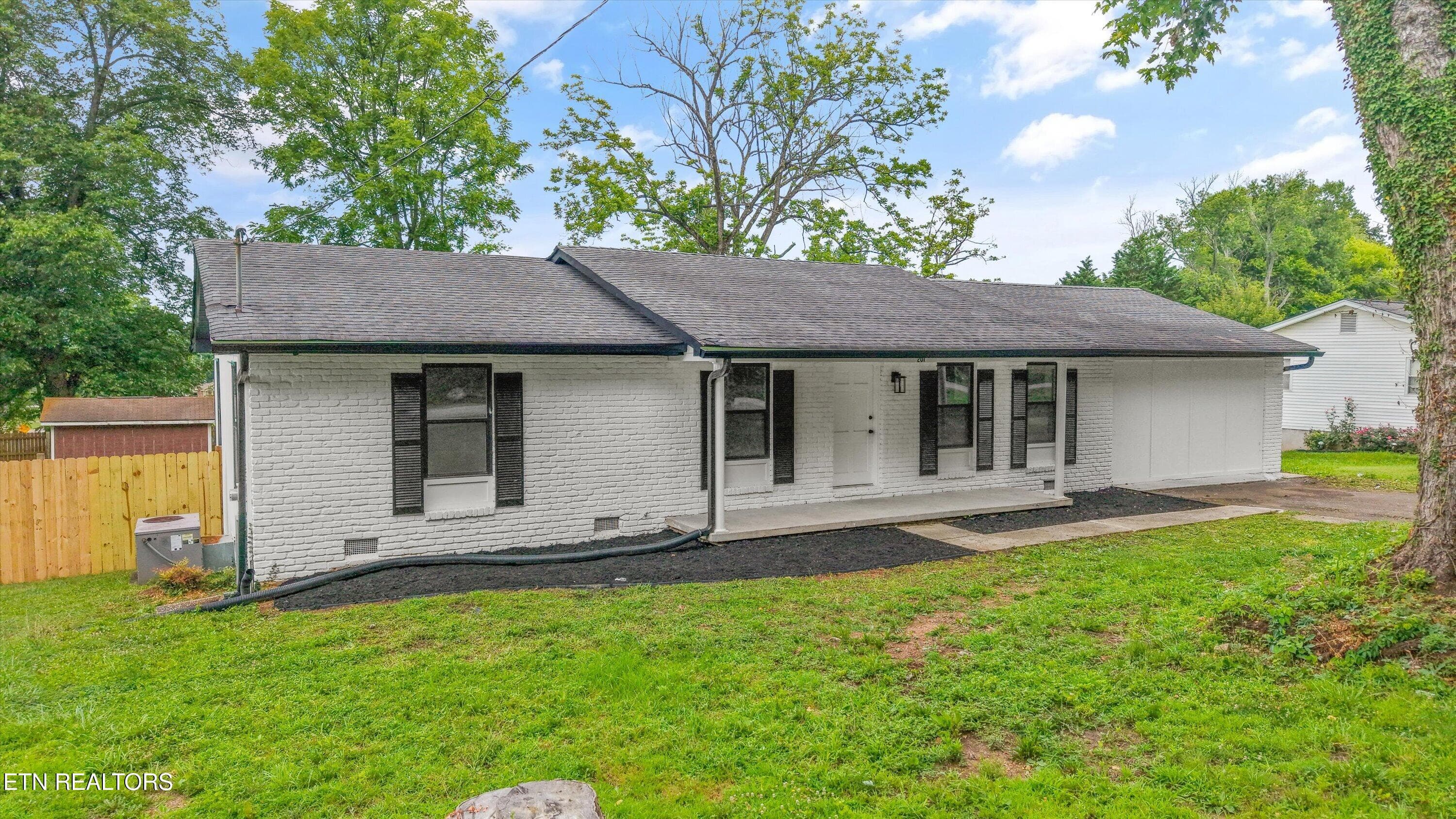 201 Wakefield Rd, Knoxville, TN 37922