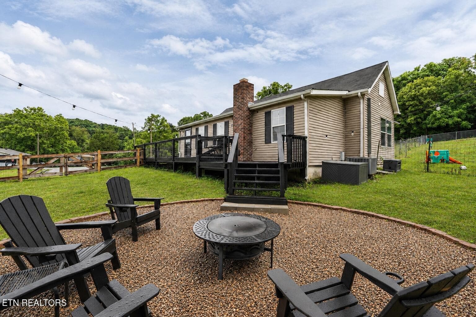 Firepit - 119 Springhouse Rd, Powell, TN 37849, Powell