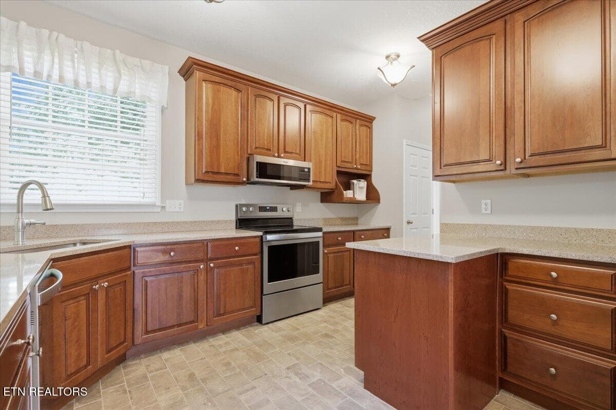Kitchen - 4094 Davis Ford Rd, Maryville, TN 37804