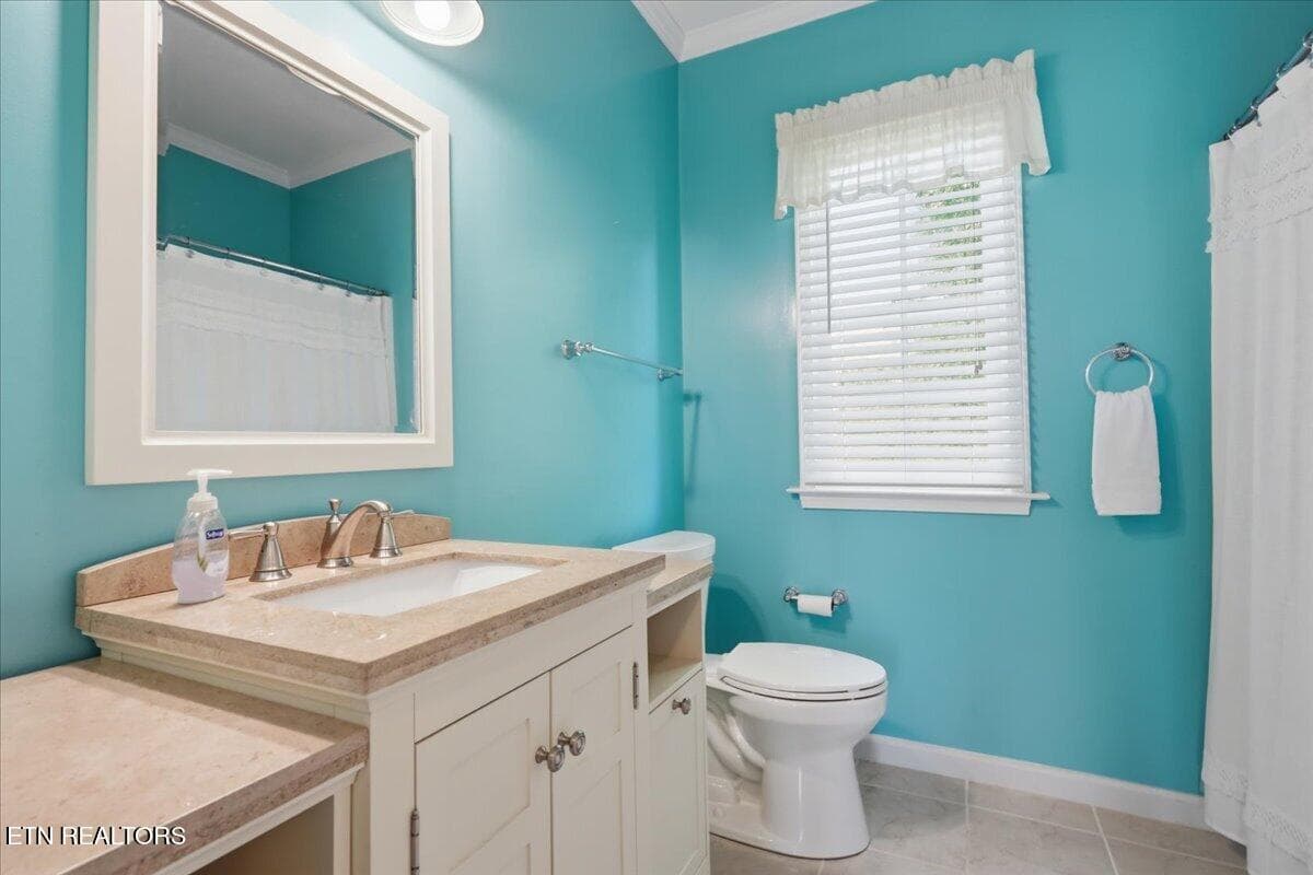 Guest Bath - 4094 Davis Ford Rd, Maryville, TN 37804