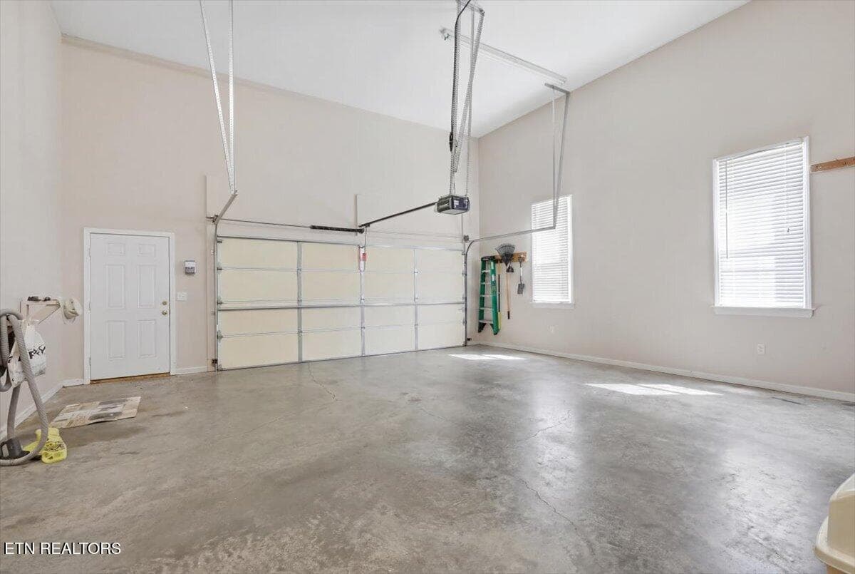 Garage - 4094 Davis Ford Rd, Maryville, TN 37804