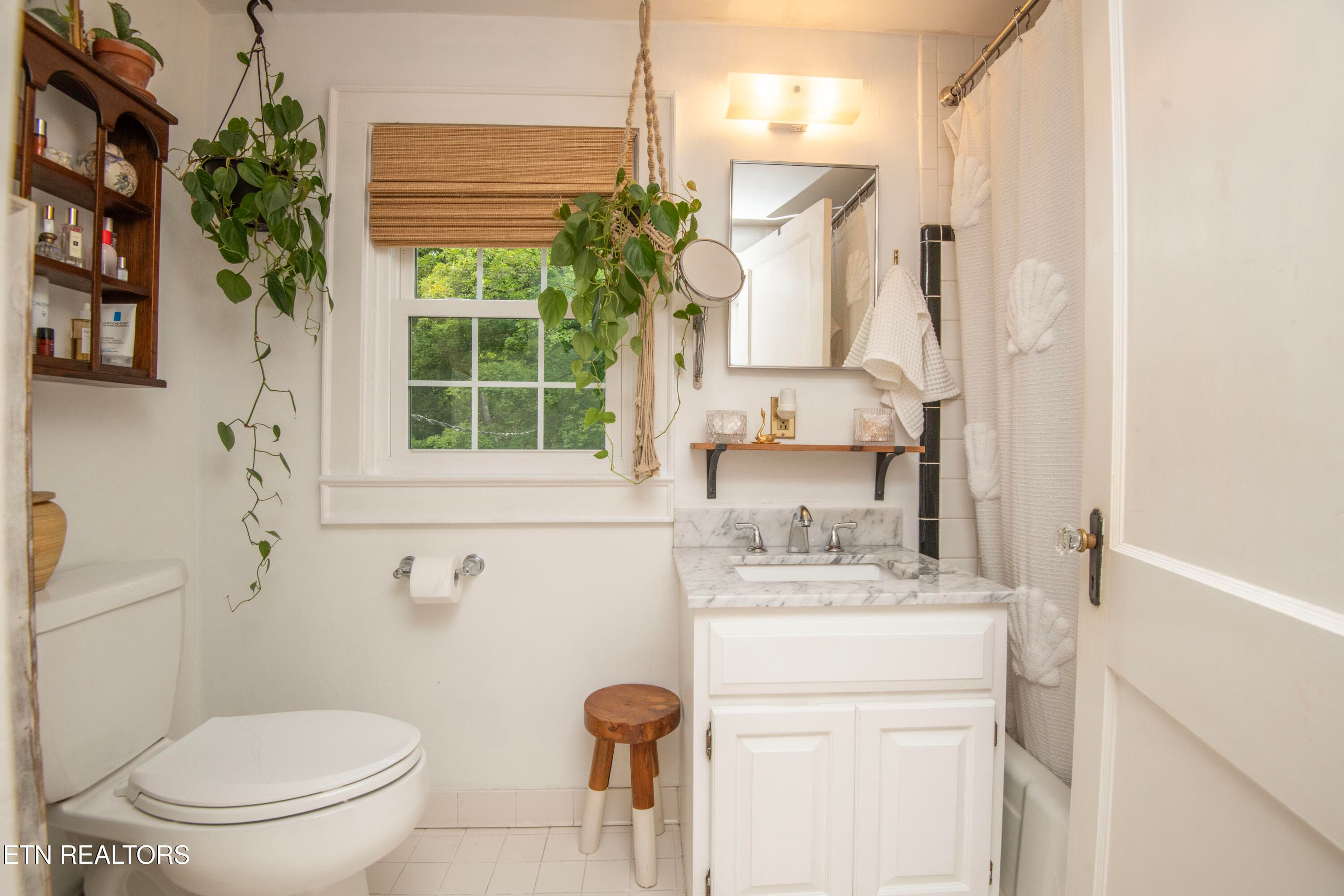 bath - 6809 Nubbin Ridge Drive, Knoxville, TN 37919