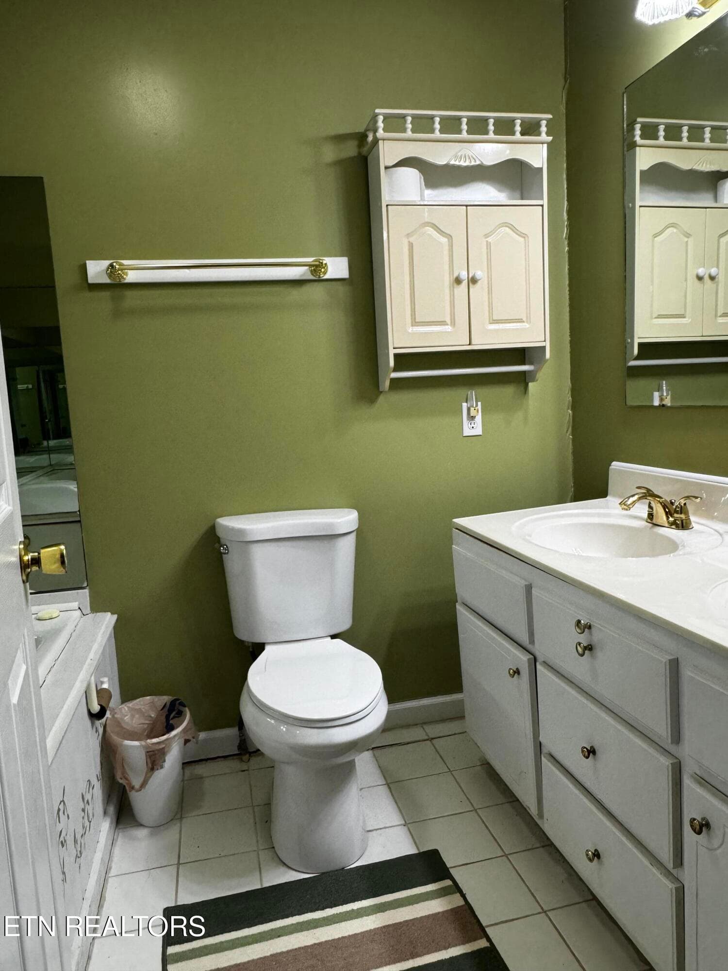 parton mstr bth - 530 Parton Drive, Gatlinburg, TN 37738, Gatlinburg