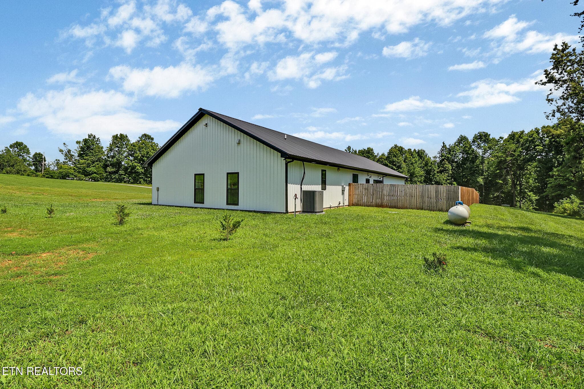 n44a5839-n44a5843 - 2175 N Lick Creek Rd, Byrdstown, TN 38549, Byrdstown
