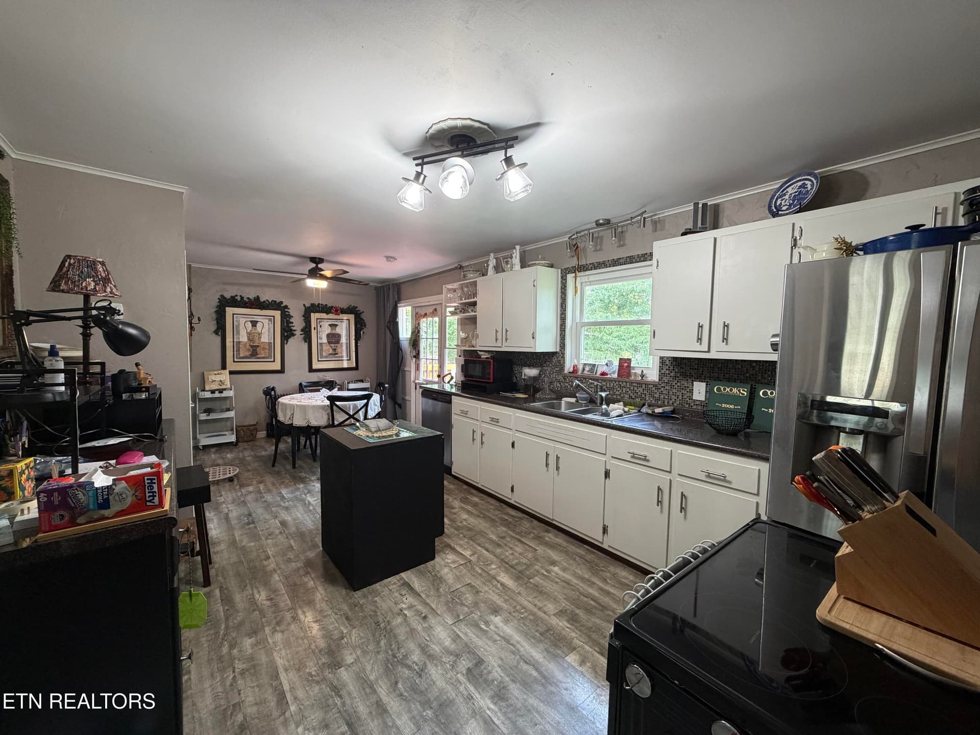 kitchen - 2860 Boyds Creek Hwy, Sevierville, TN 37876