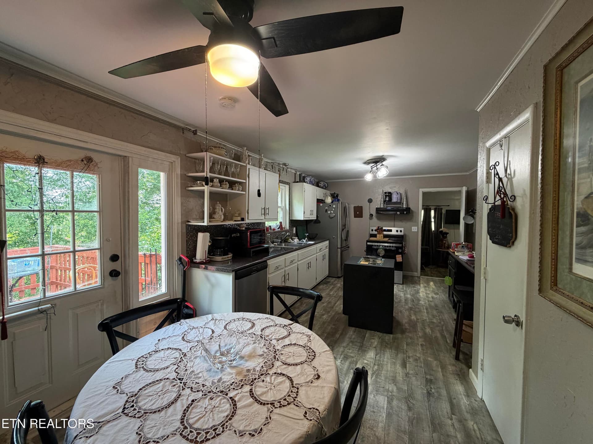 kitchen - 2860 Boyds Creek Hwy, Sevierville, TN 37876