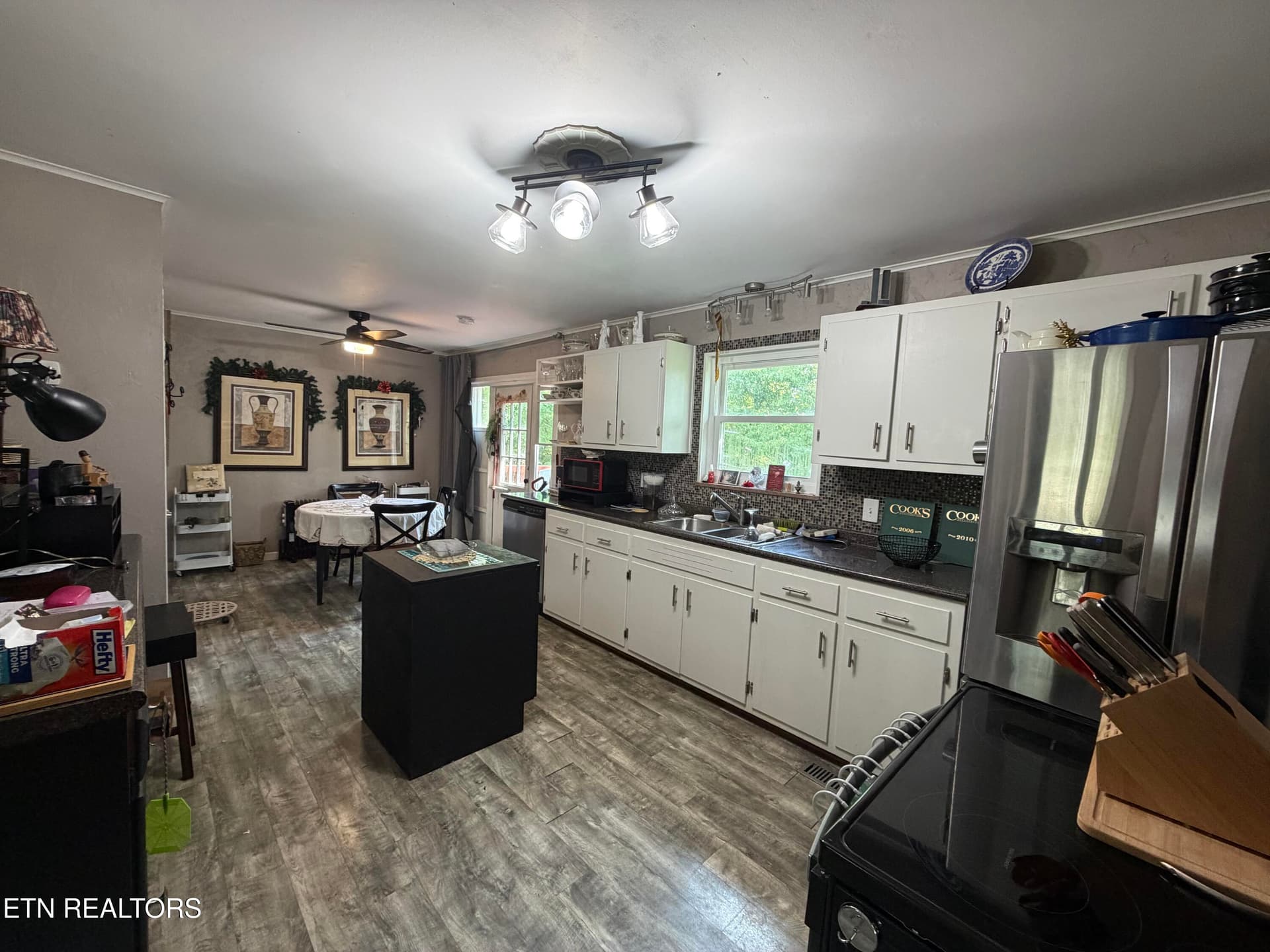 kitchen - 2860 Boyds Creek Hwy, Sevierville, TN 37876