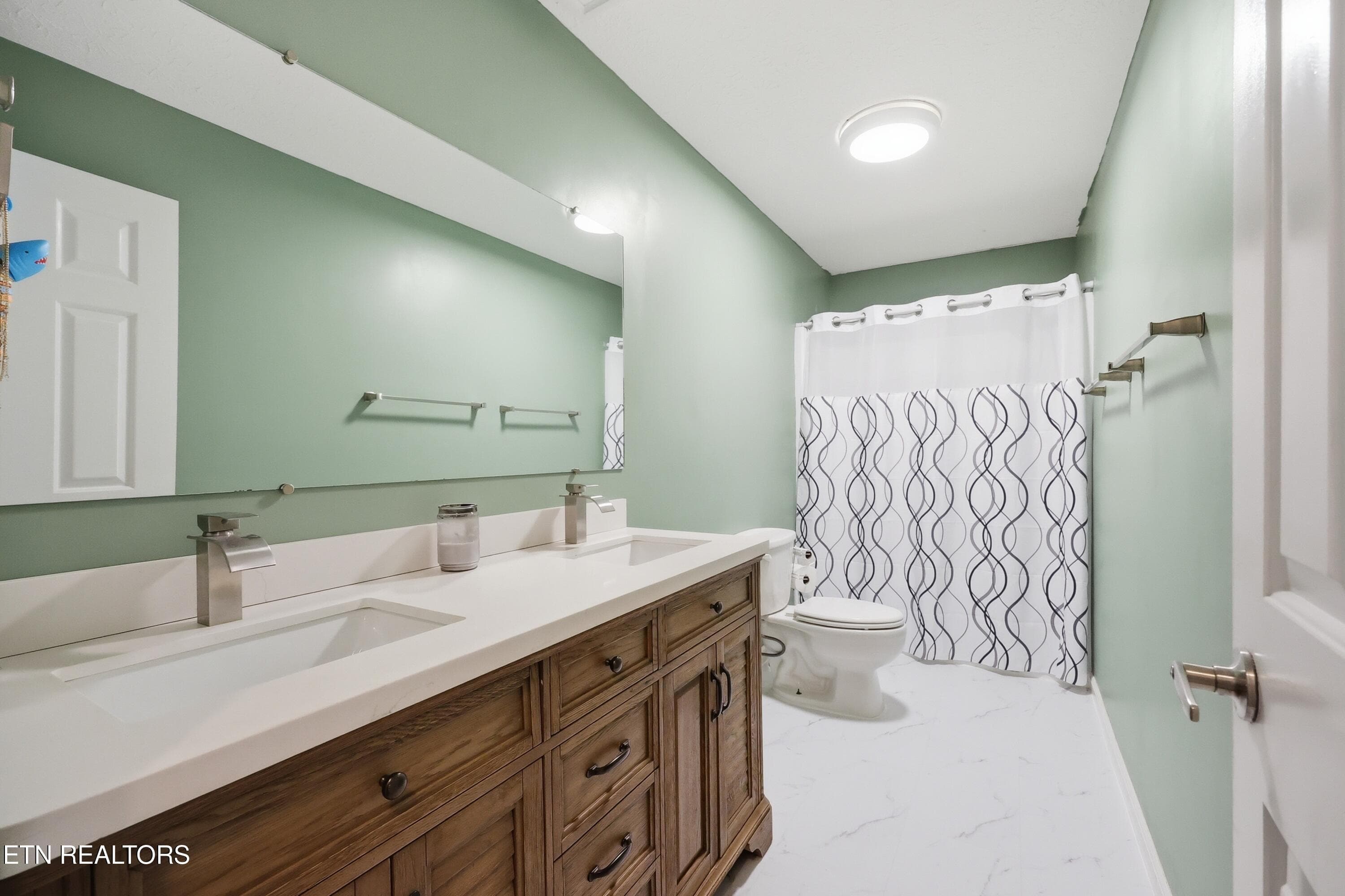 Hall Bath - 12516 Pony Express Drive, Knoxville, TN 37934, Knoxville