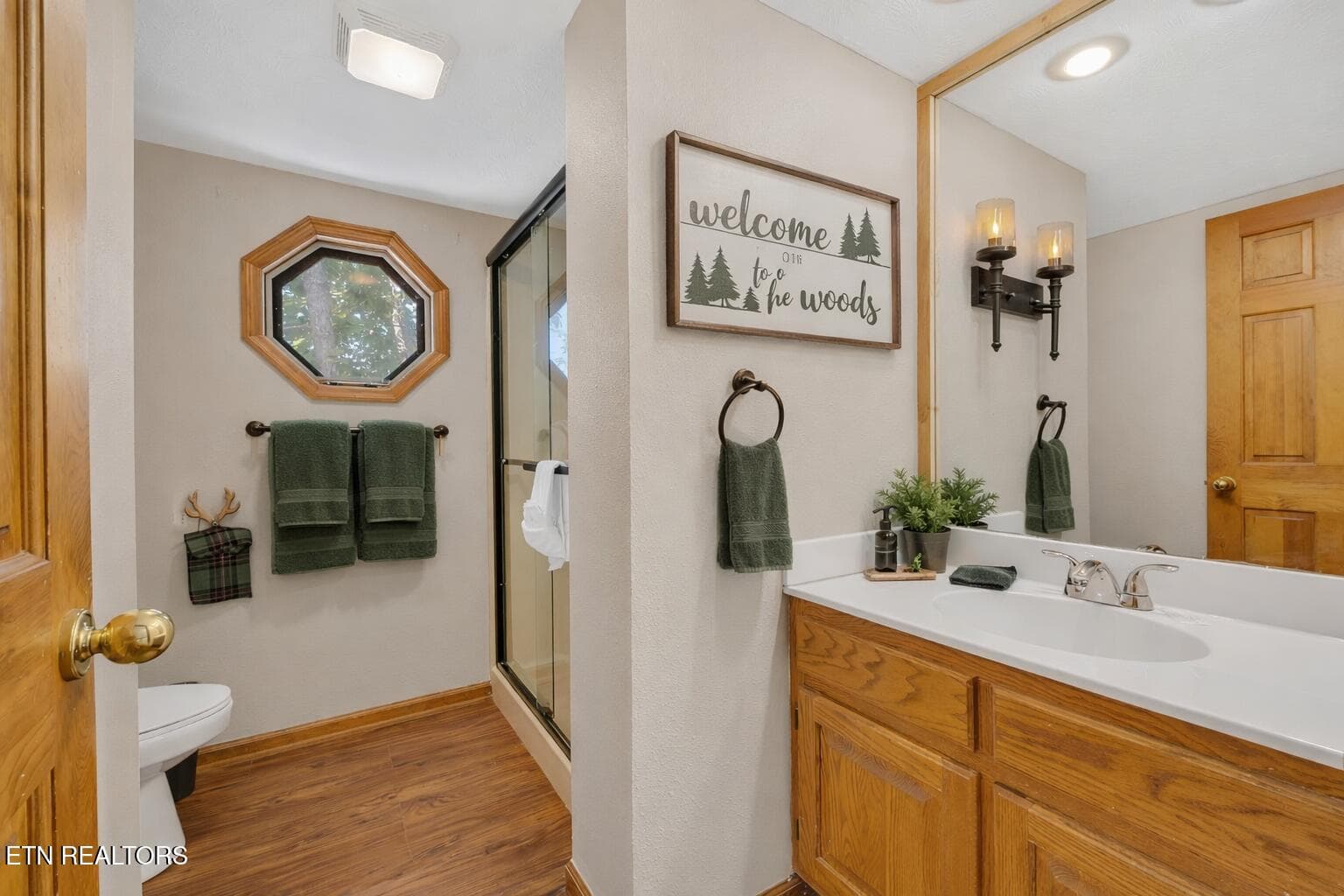 Staged Bathroom-2733 Timber Way Woodridg - 2733 Timber Way, Pigeon Forge, TN 37863