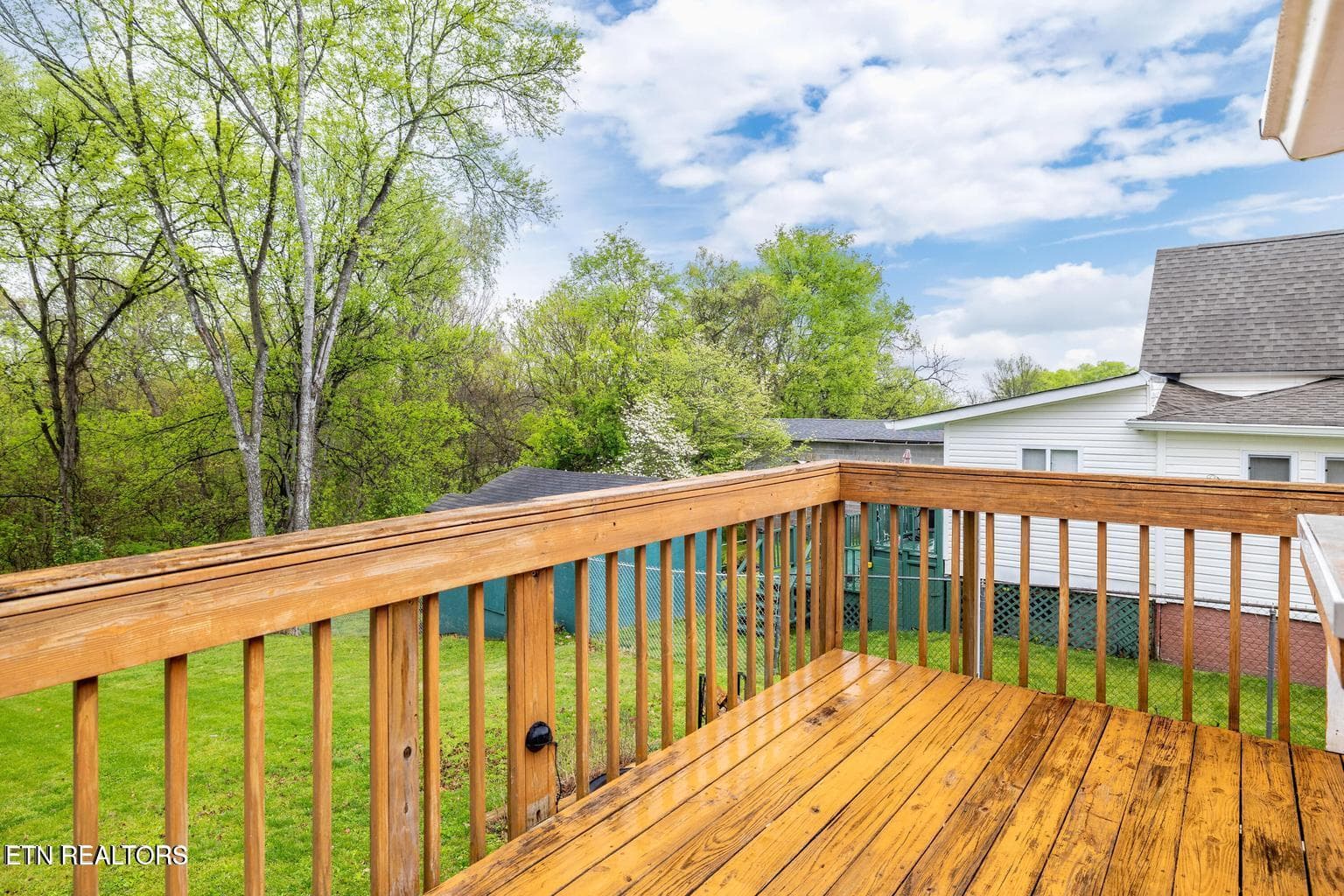 porch - 409 W 5th Ave, Lenoir City, TN 37771, Lenoir City