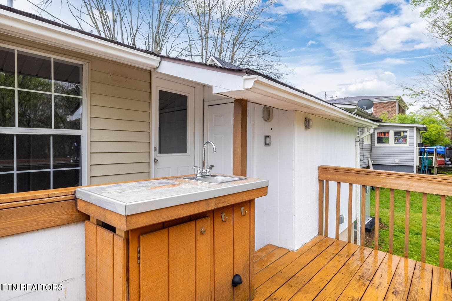 porch2 - 409 W 5th Ave, Lenoir City, TN 37771, Lenoir City
