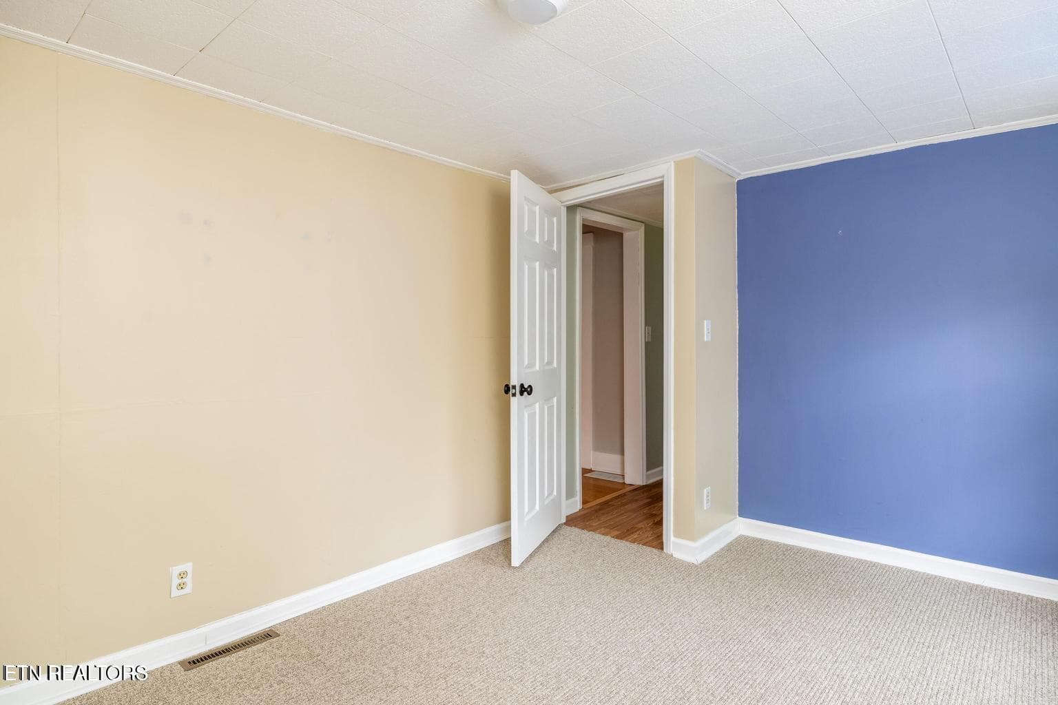 purple2 - 409 W 5th Ave, Lenoir City, TN 37771, Lenoir City