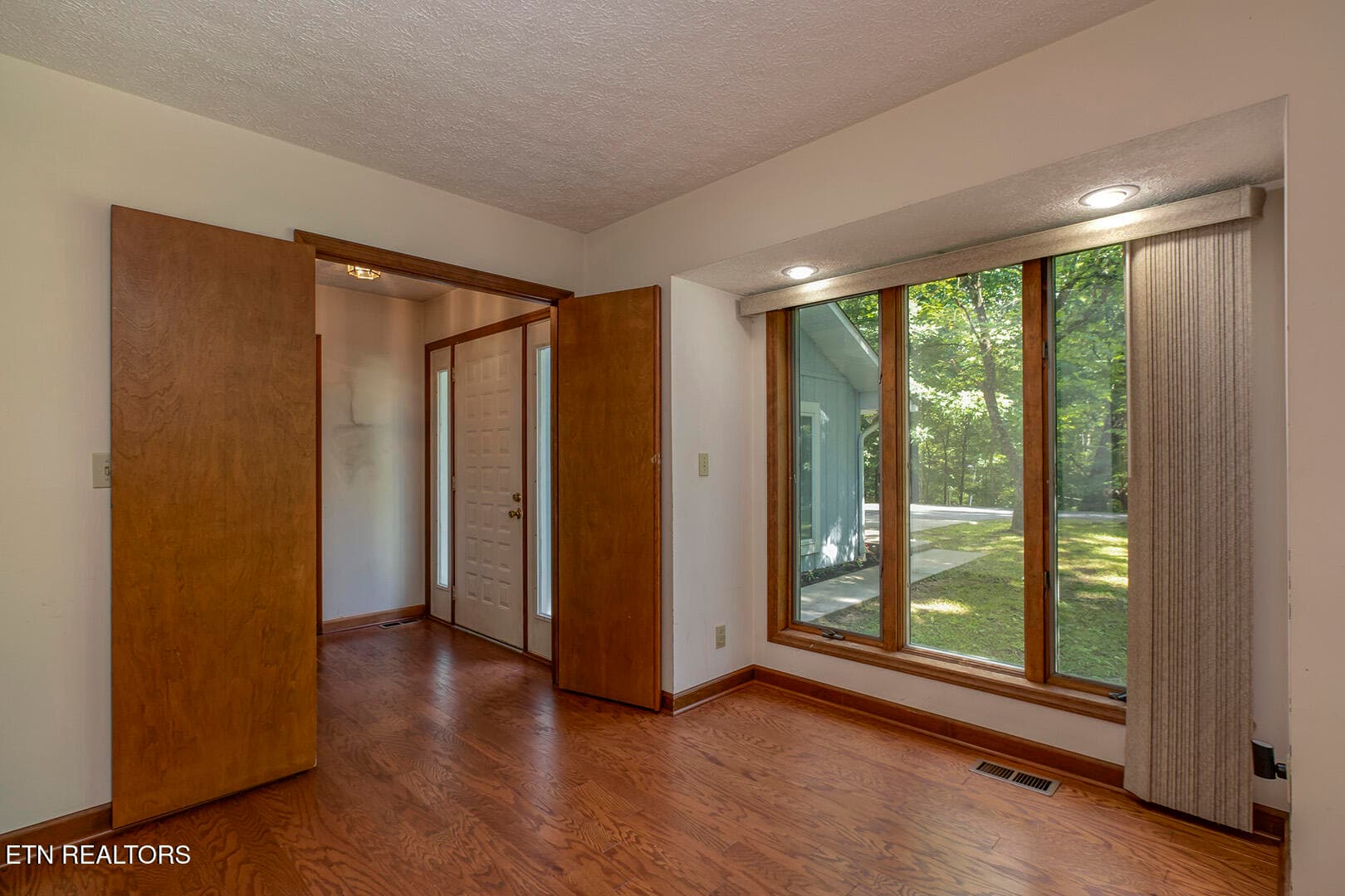 26_BluebirdCoveLane_1560_Bedroom2_02 - 1560 Bluebird Cove Lane, Sevierville, TN 37862