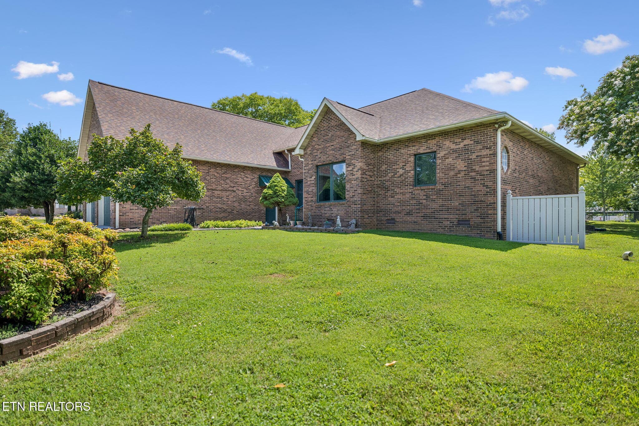 GREAT curb appeal - 937 Andover Blvd, Alcoa, TN 37701, Alcoa