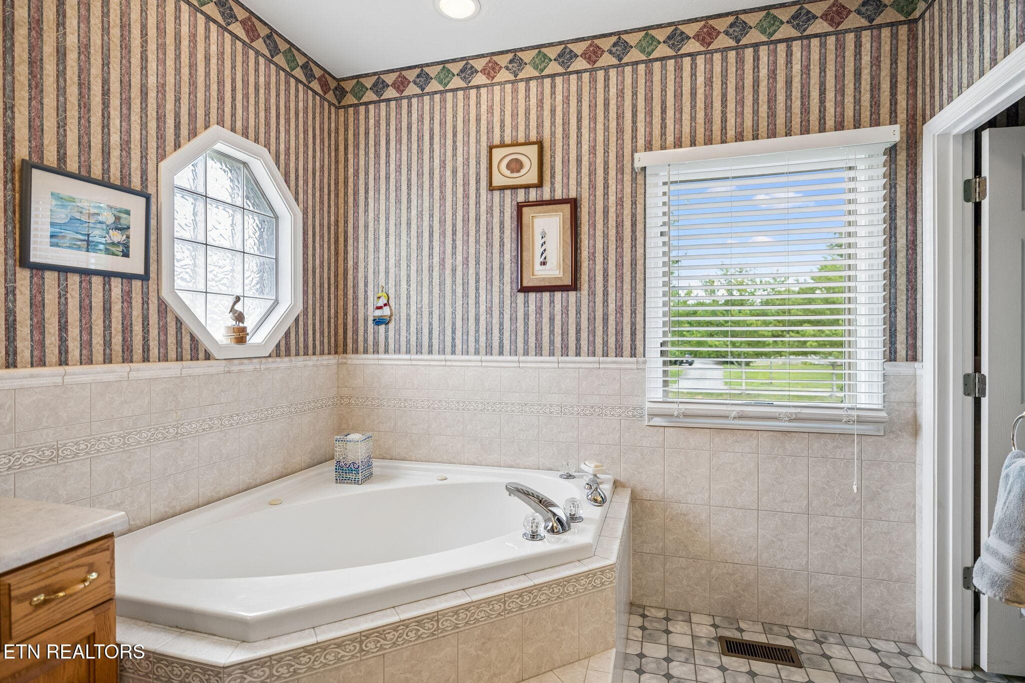 Primary bath - 937 Andover Blvd, Alcoa, TN 37701, Alcoa