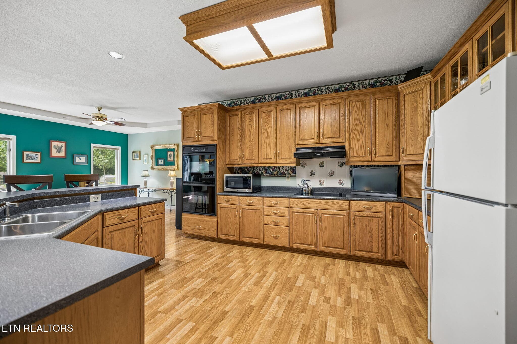 Well appointed kitchen - 937 Andover Blvd, Alcoa, TN 37701, Alcoa