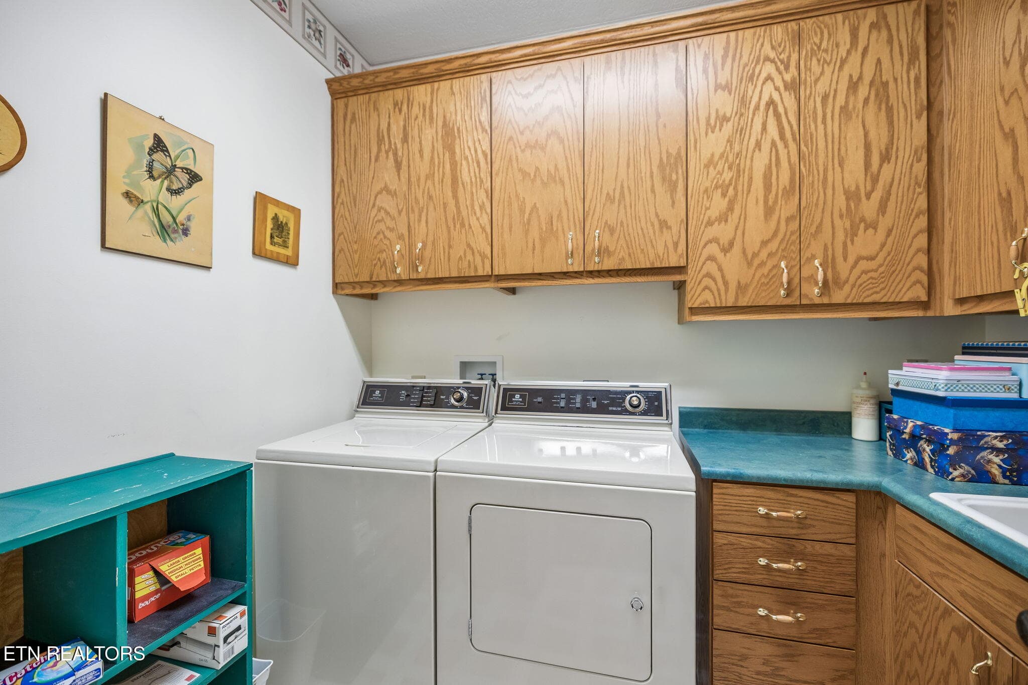 Laundry with cabinetry - 937 Andover Blvd, Alcoa, TN 37701, Alcoa